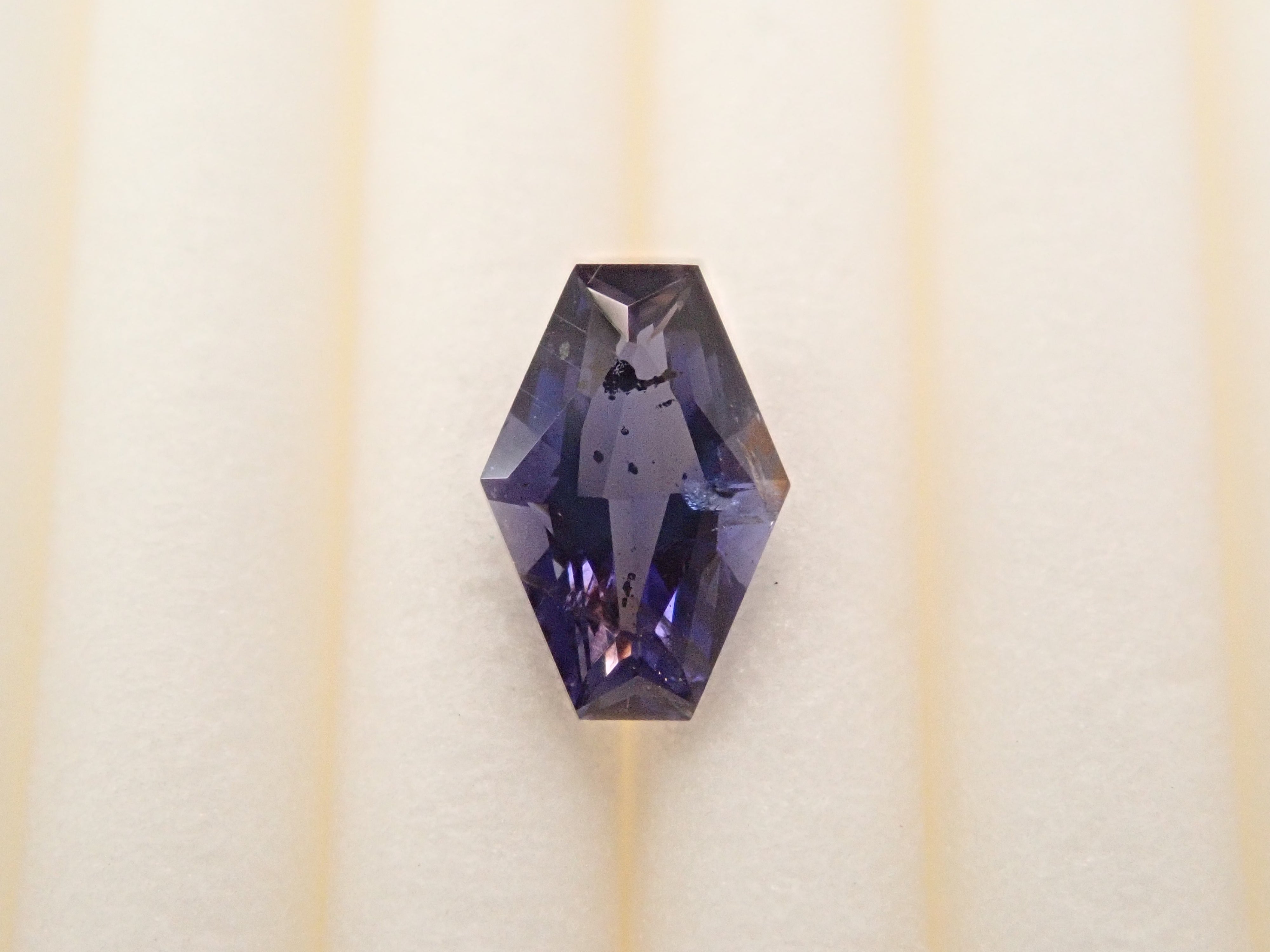 マダガスカル産アイオライトサンストーン 0.311ctルース