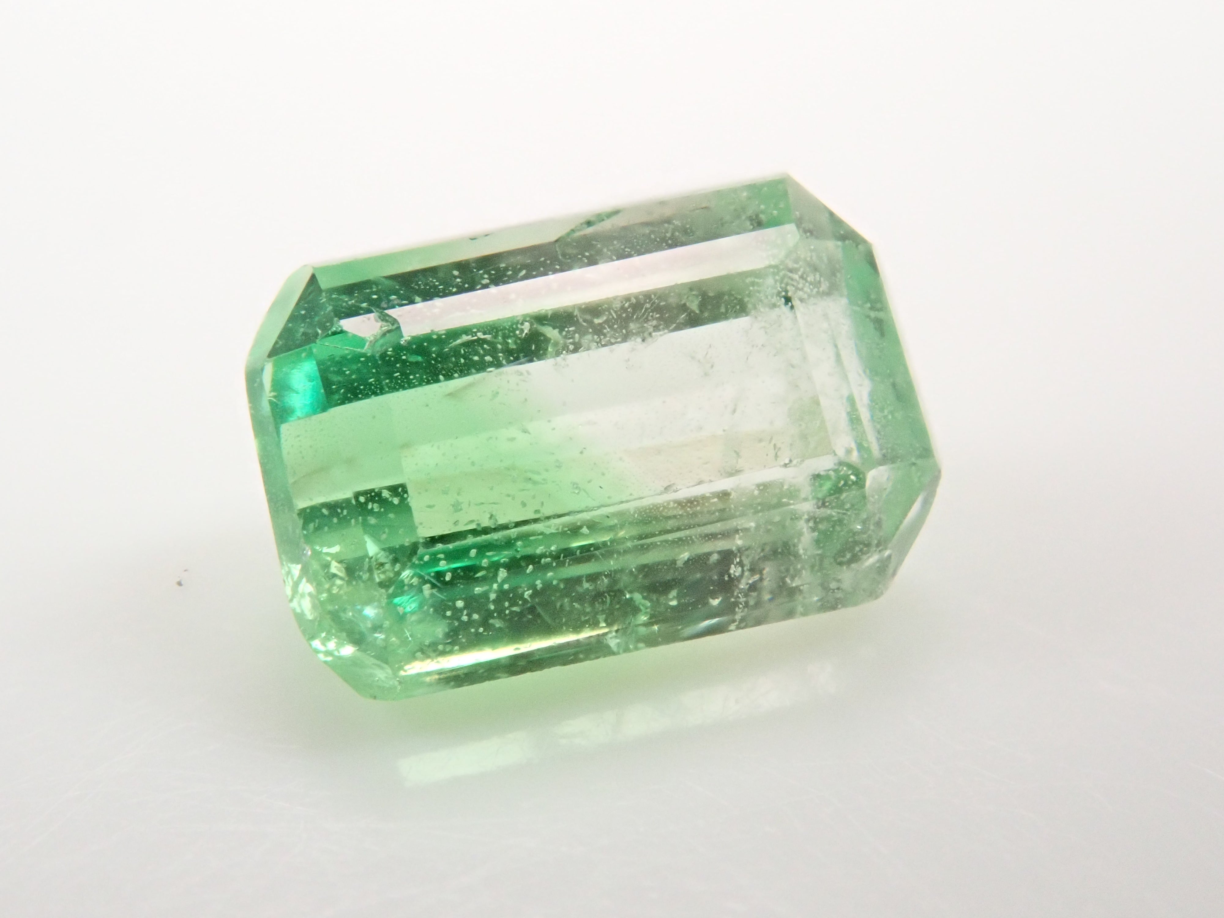 Bi-color grossular garnet (bi-color tsavorite) from Kenya, 0.790