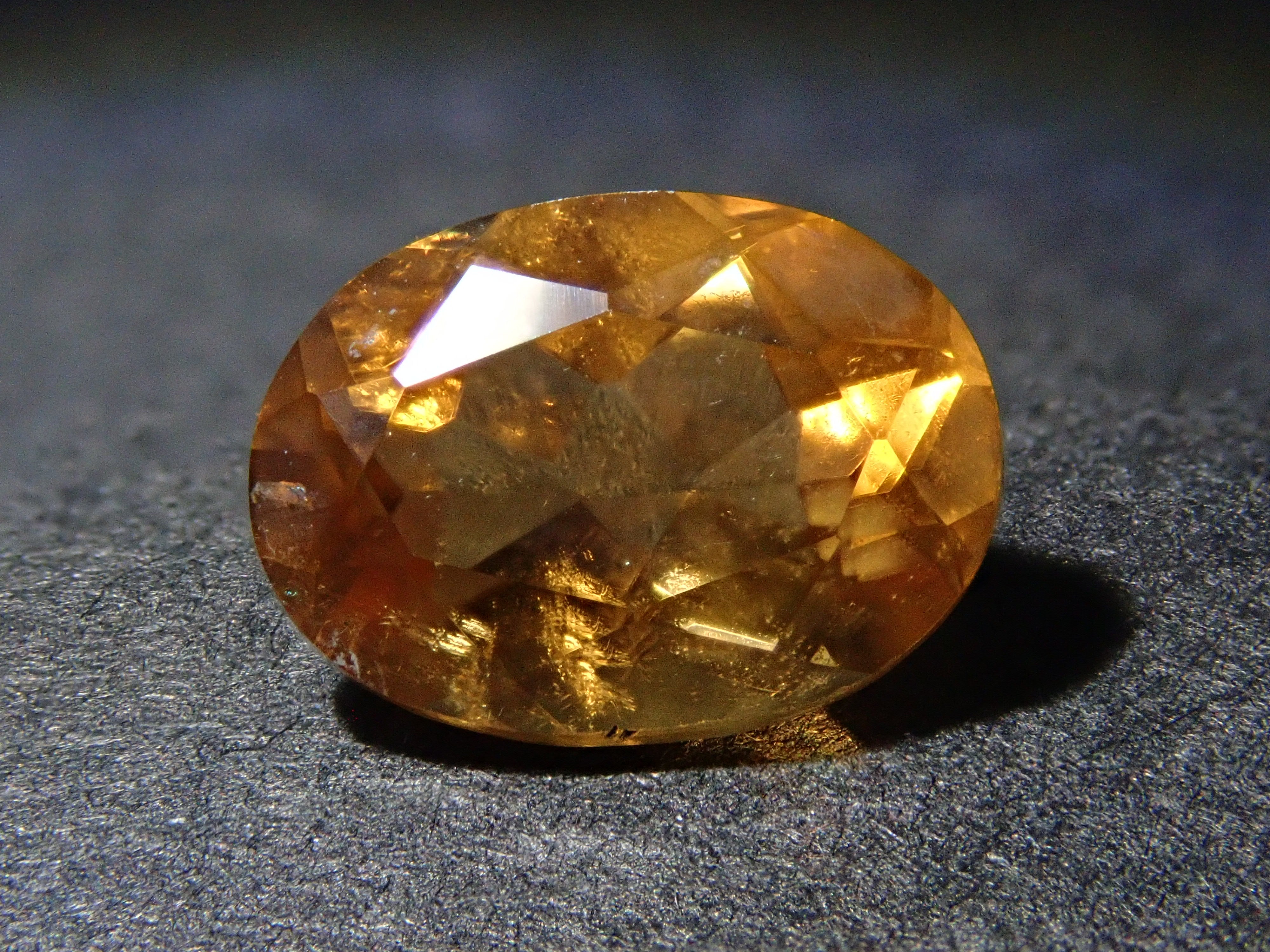 貝付きイエロー 燐光カルサイト FullSizeRender_dcbaf59b-b0b2-