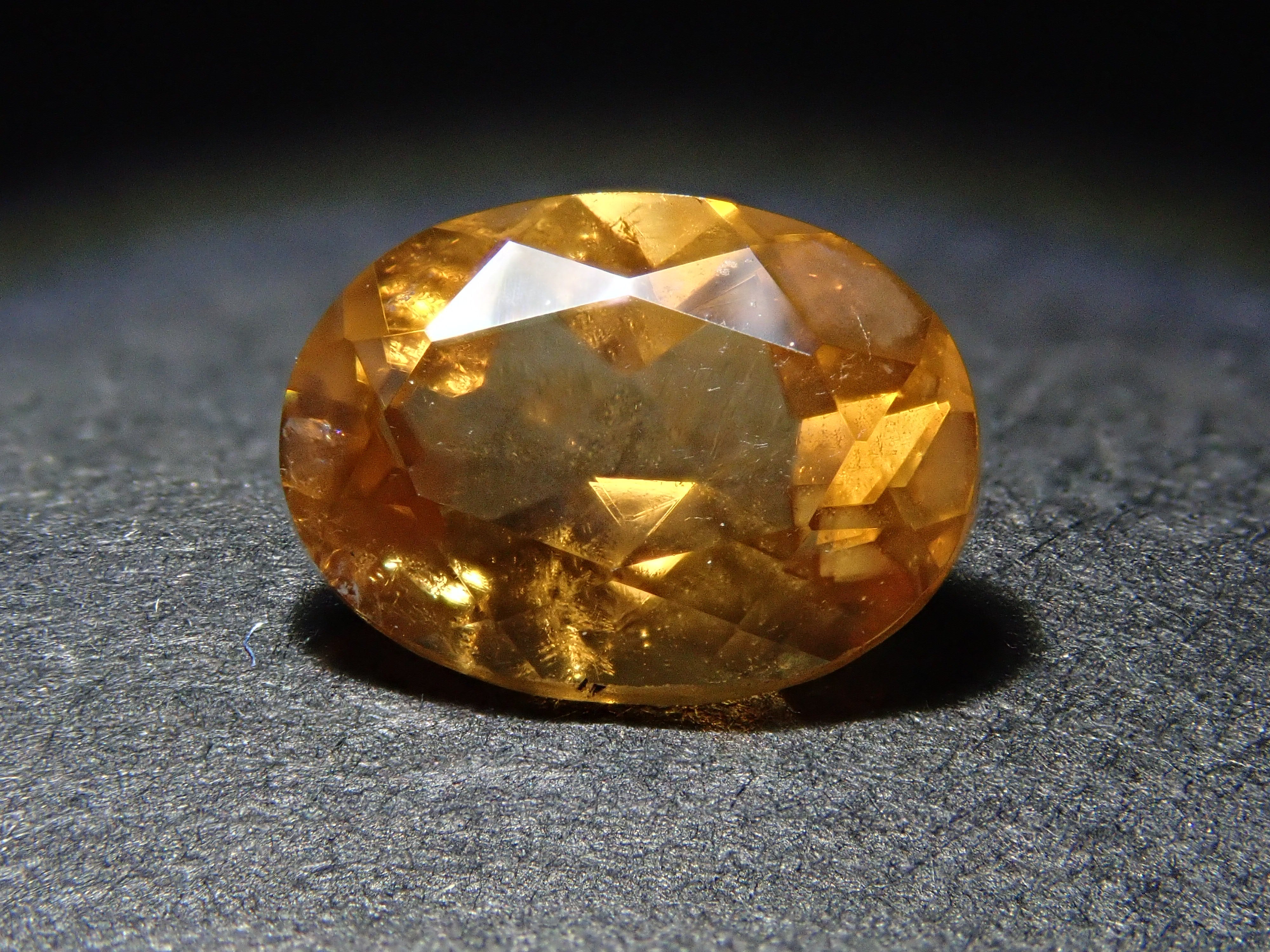 希少 高品質 黄色 ダイヤモンドカット カルサイト 原石 希少 高品質 黄色 ダイヤモンドカット カルサイト 原石