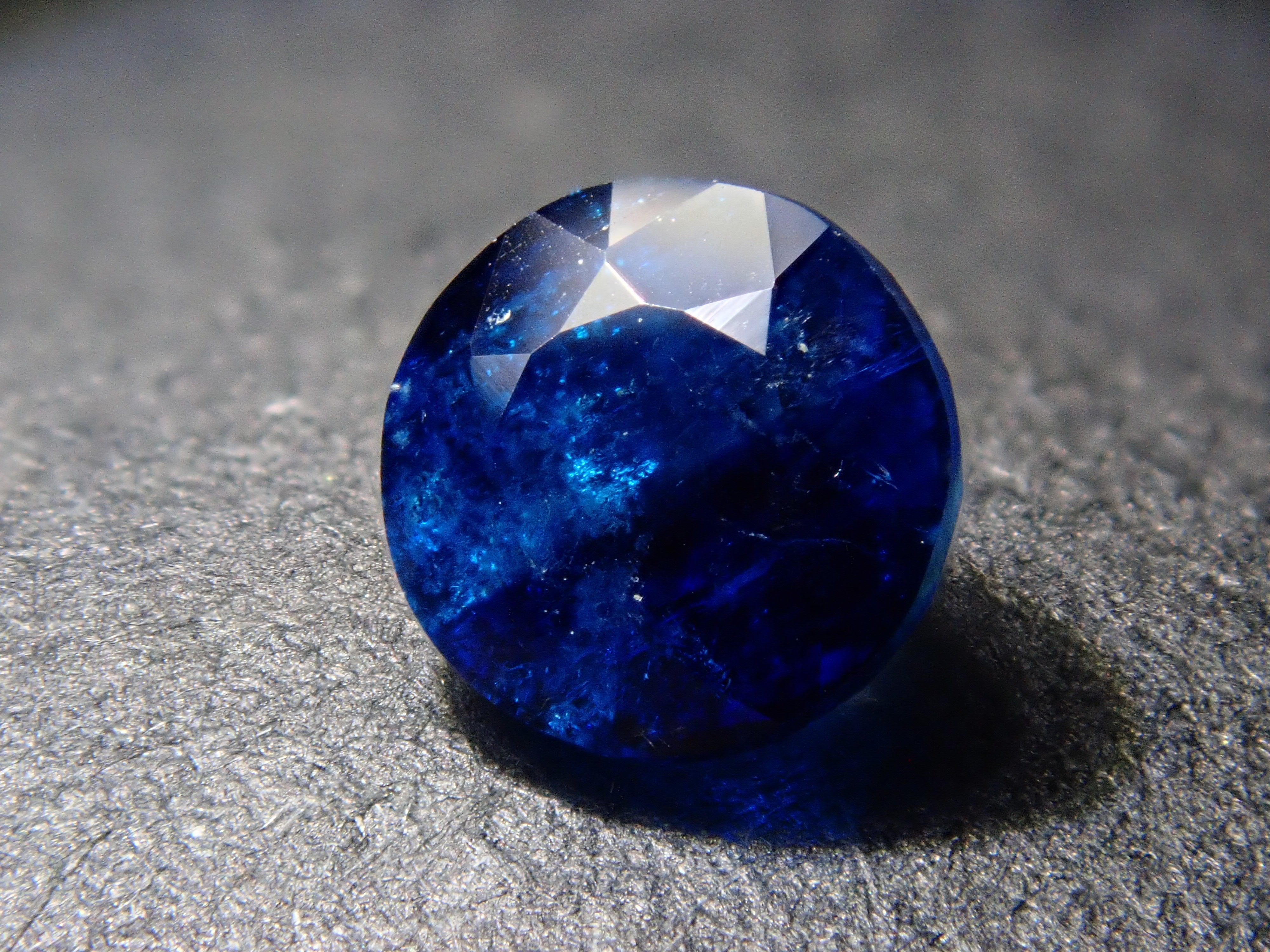 ジンバブエ産ユークレース 0.397ctルース