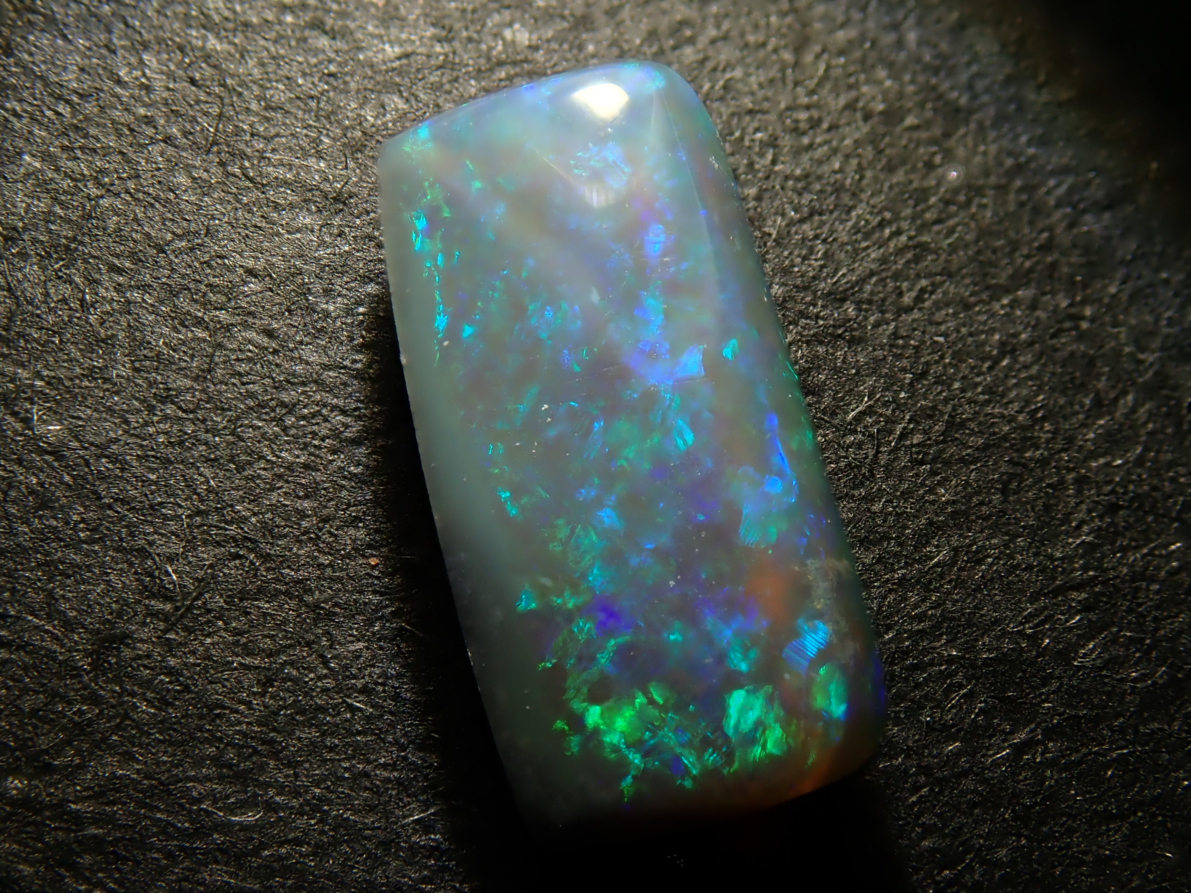 【12562541掲載】オーストラリア産ブラックオパール 0.666ctルース