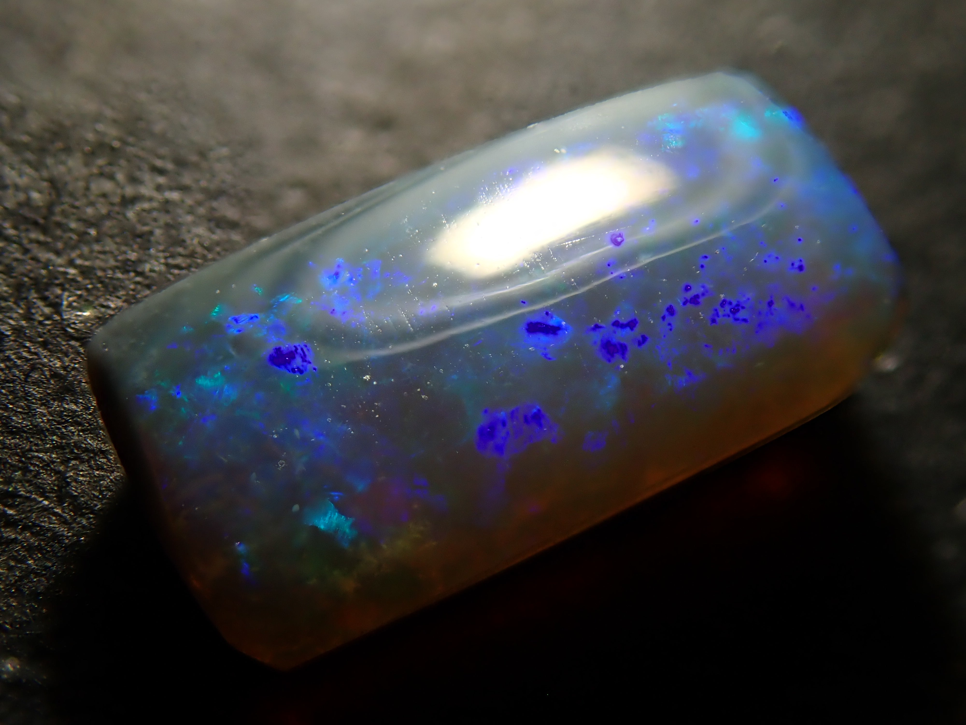 【12562541掲載】オーストラリア産ブラックオパール 0.666ctルース