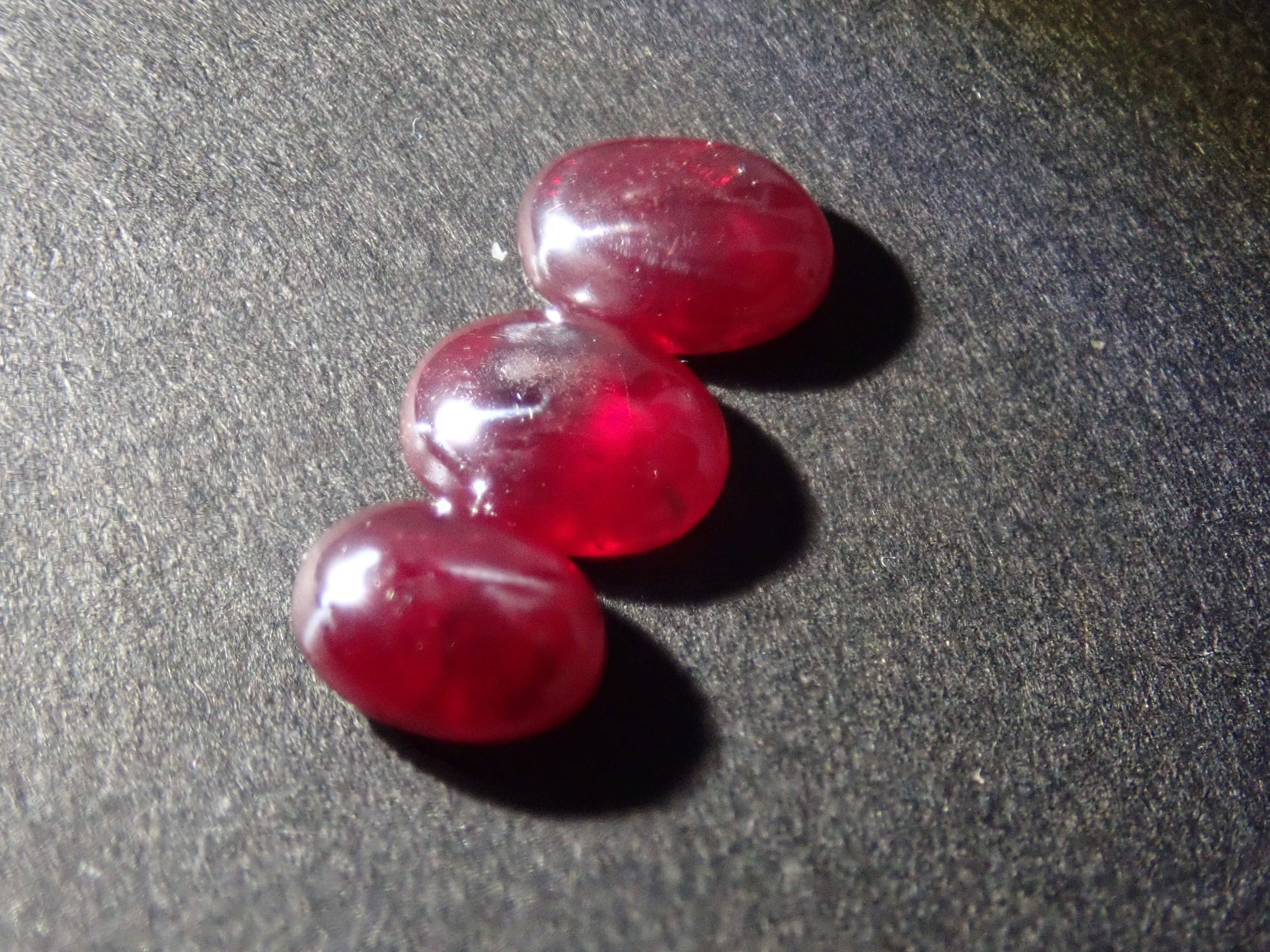 雲南省産シンシャ・辰砂1石ルース（平均1.55ct,全石鑑別書付き）《複数