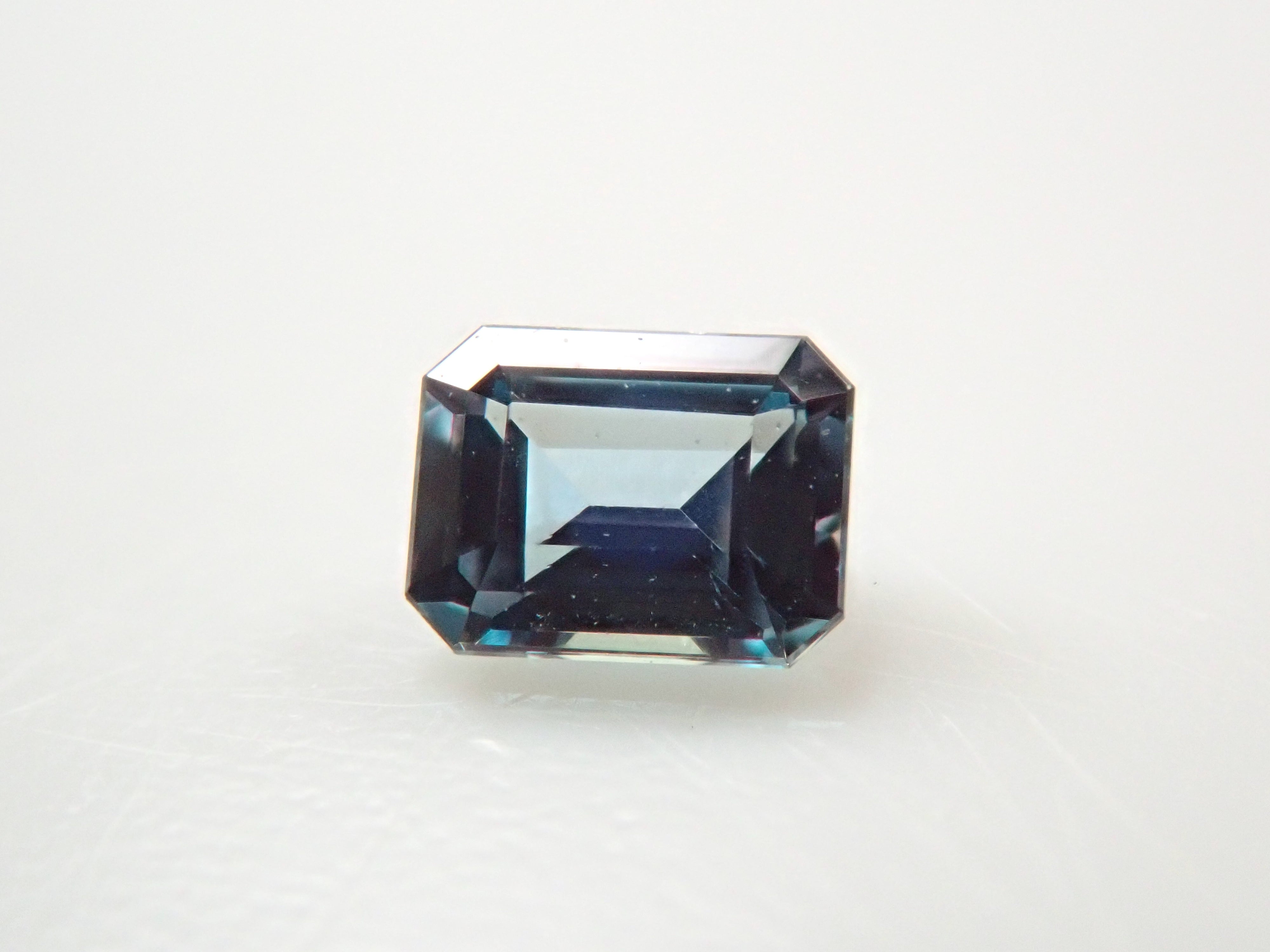 ブラジル産アレキサンドライト 0.079ctルース（エメラルドカット）