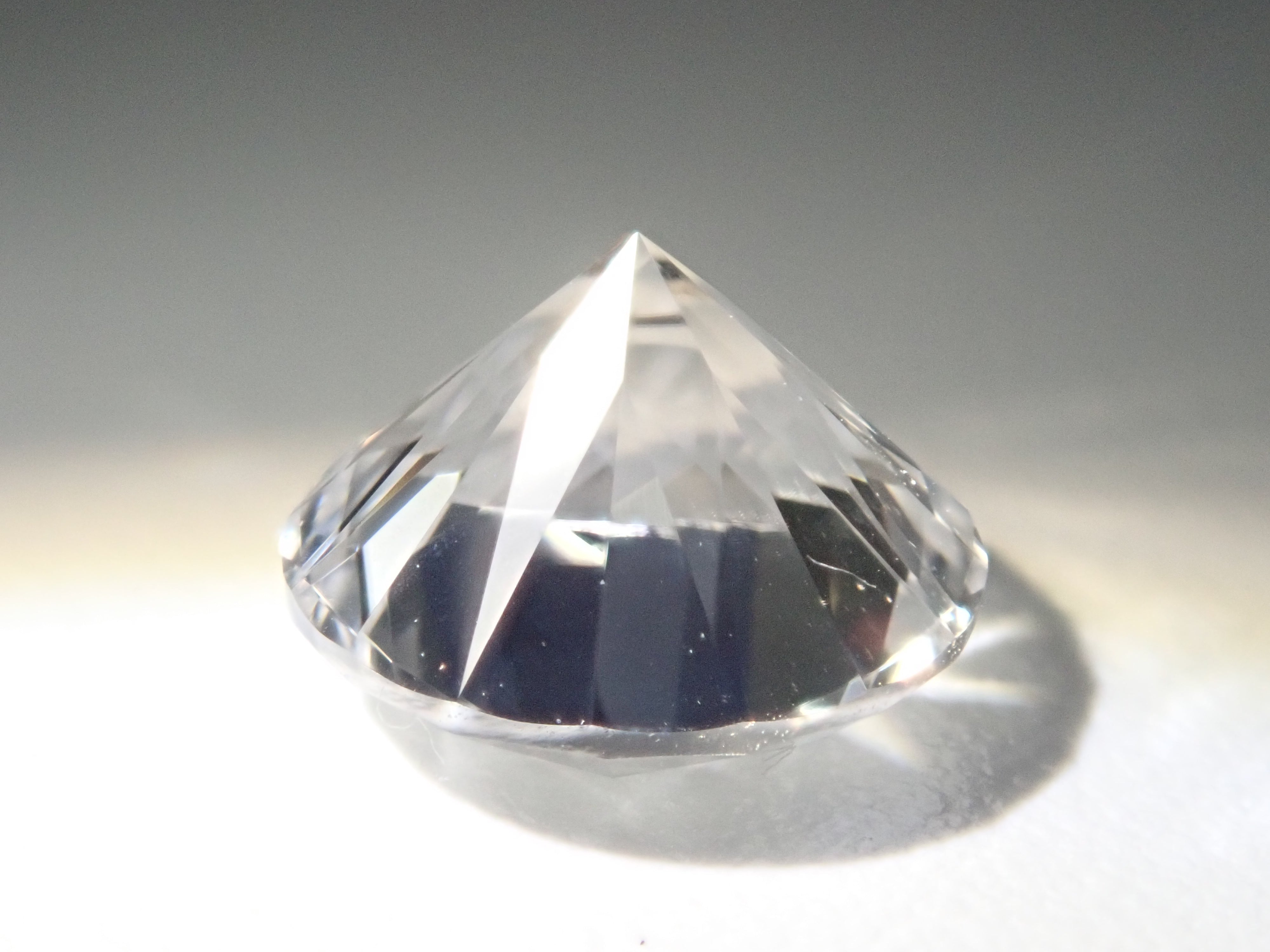 ロシア産フェナカイト 6.6mm/1.058ctルース