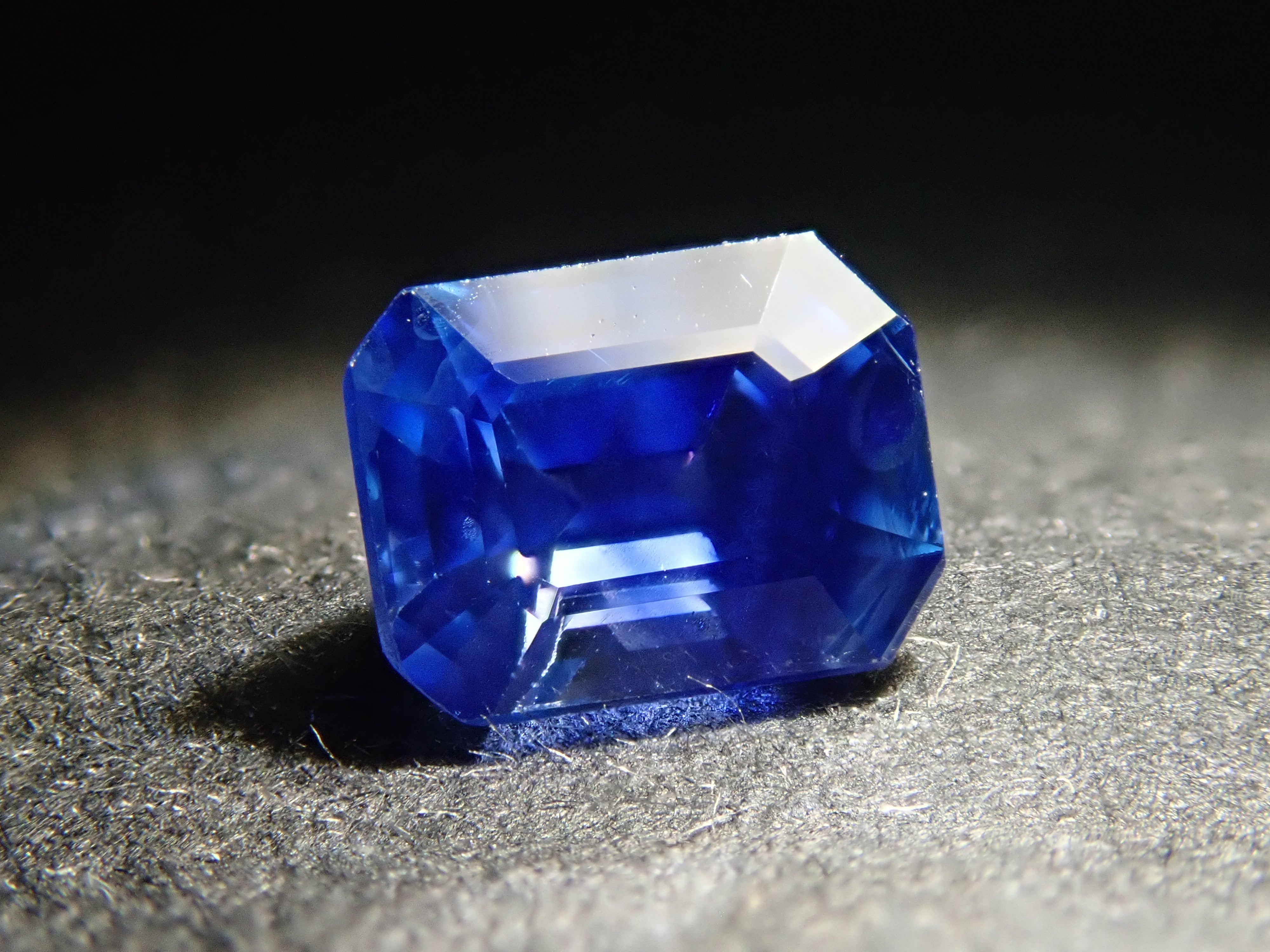 【12562678掲載】スリランカ産ブルーサファイア 0.517ctルース