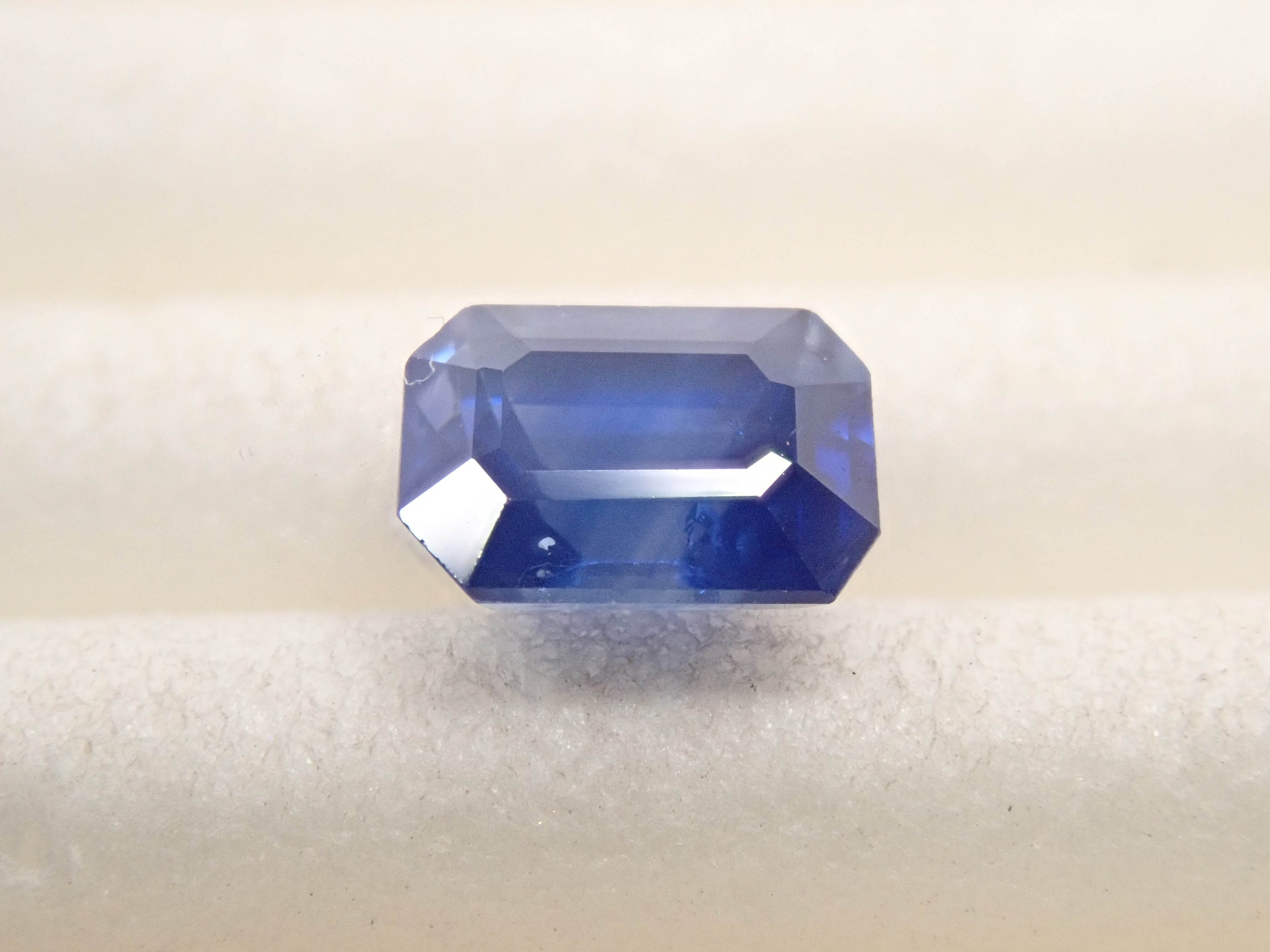 【12562679掲載】スリランカ産ブルーサファイア 0.557ctルース