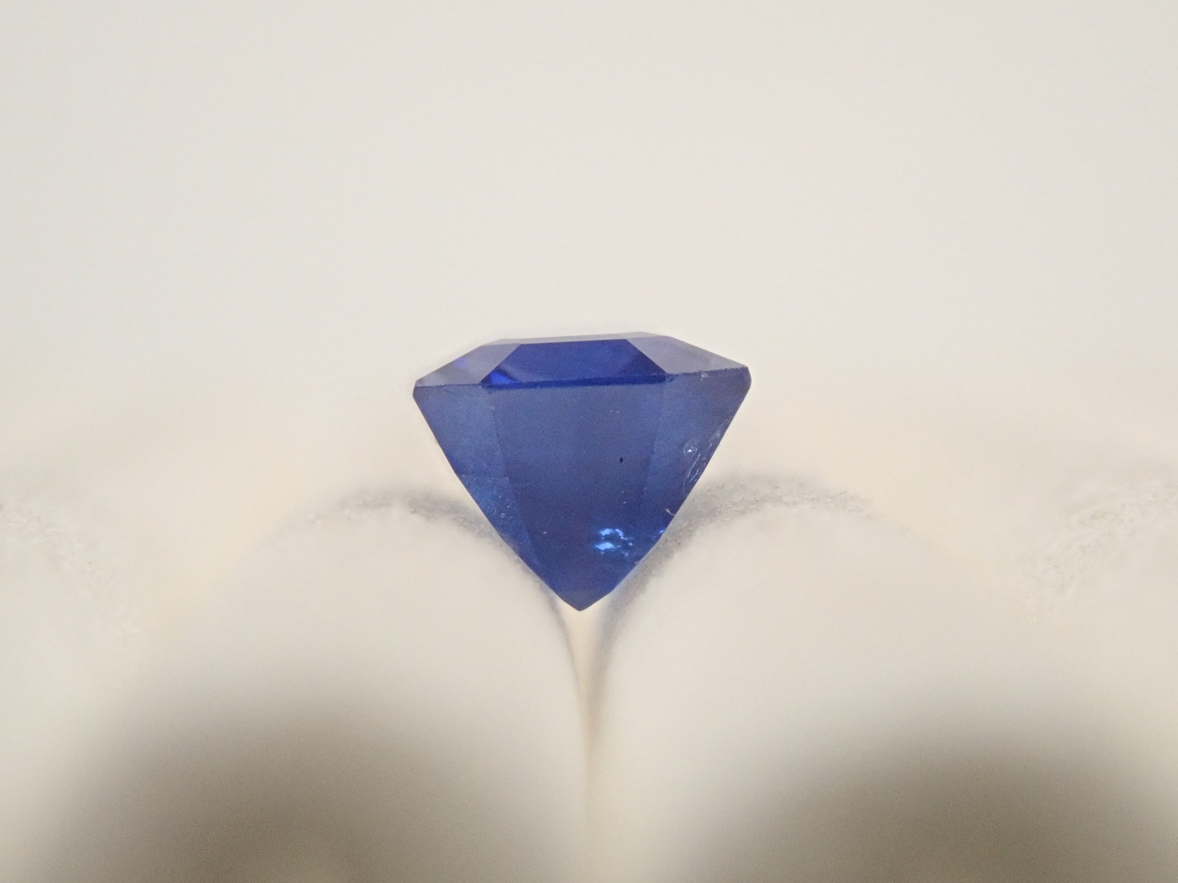 【12562679掲載】スリランカ産ブルーサファイア 0.557ctルース