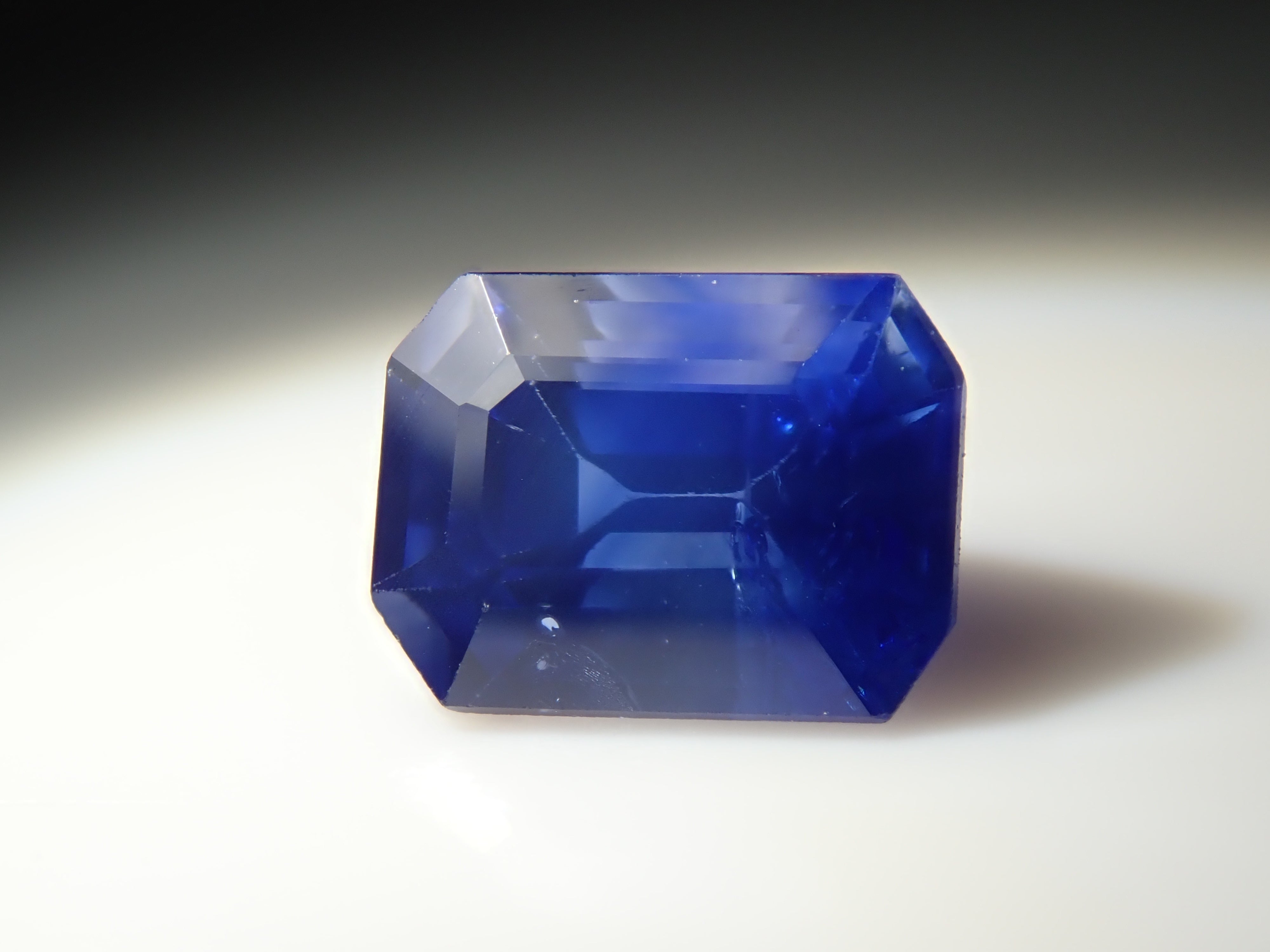 【12562679掲載】スリランカ産ブルーサファイア 0.557ctルース