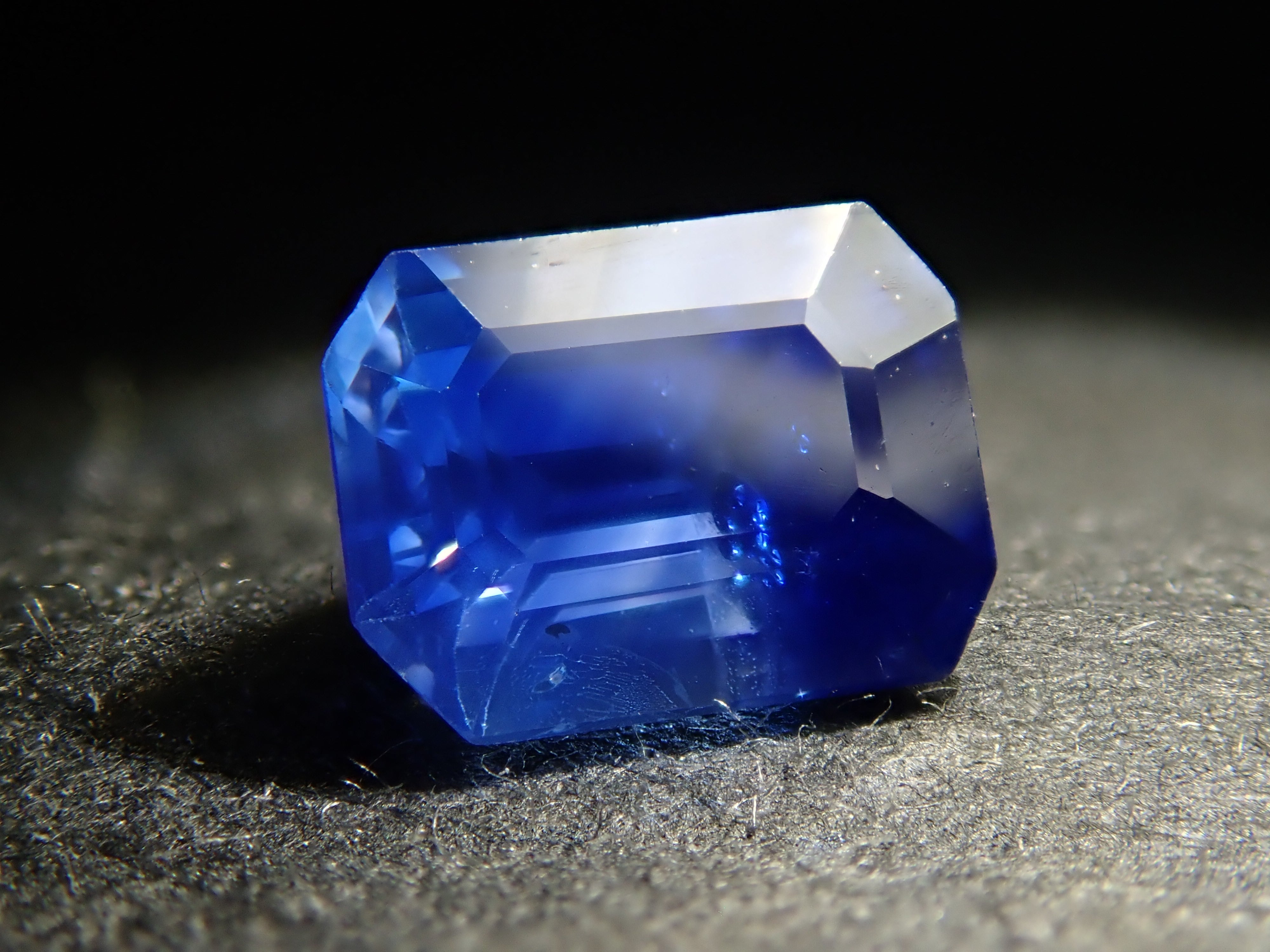 【12562679掲載】スリランカ産ブルーサファイア 0.557ctルース
