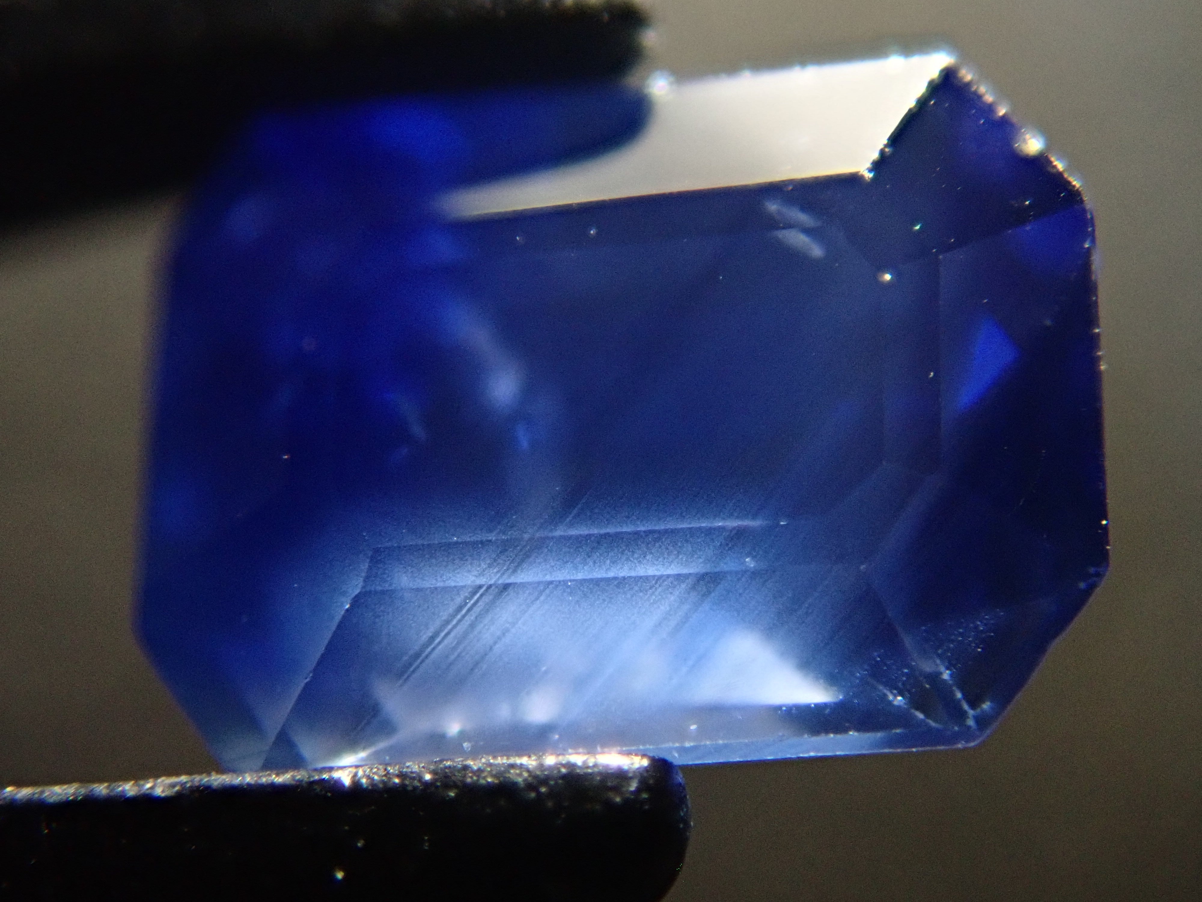 【12562679掲載】スリランカ産ブルーサファイア 0.557ctルース
