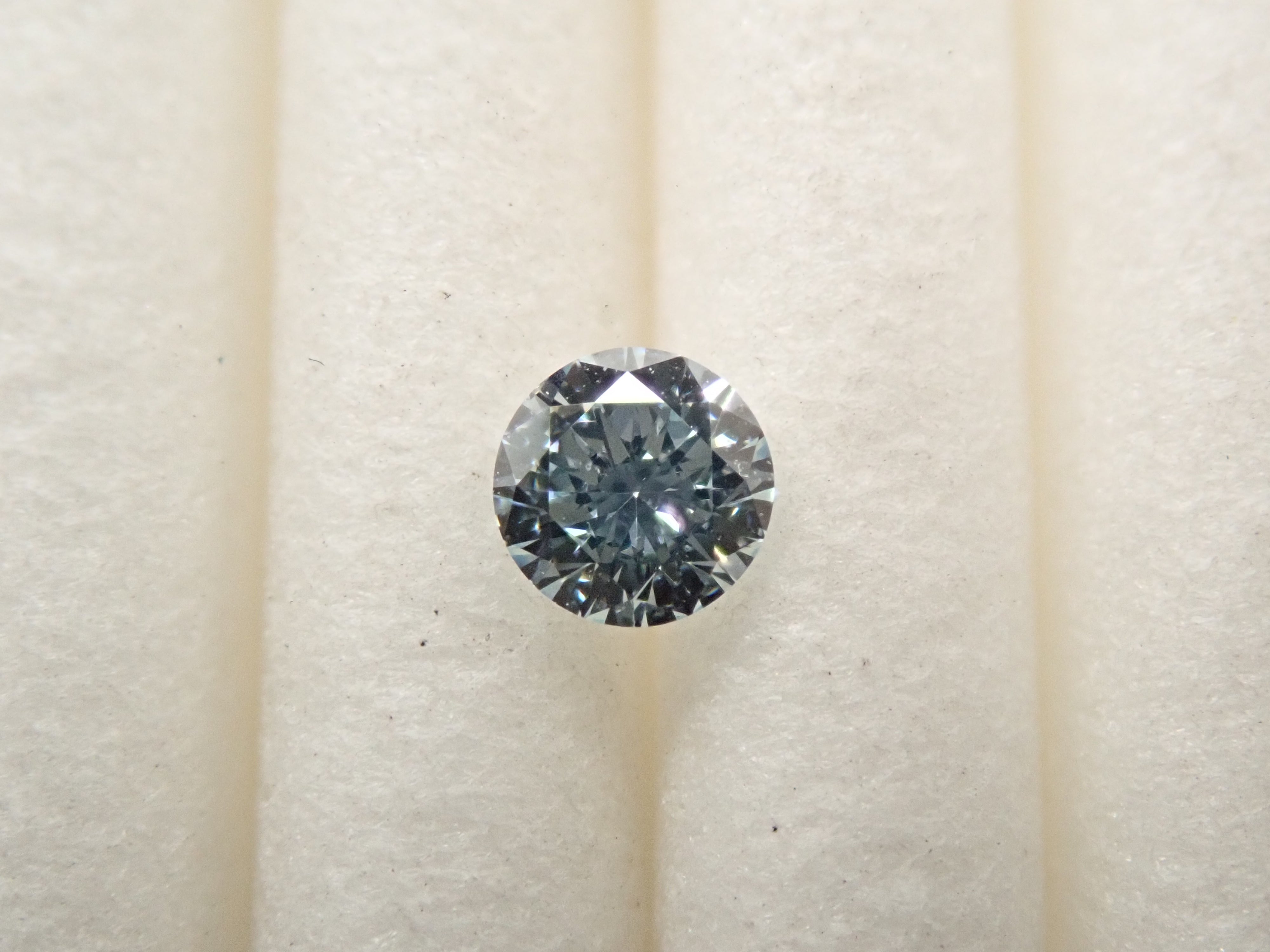 アイスブルーダイヤモンド 3.0mm/0.090ctルース（Undetermined） GIA
