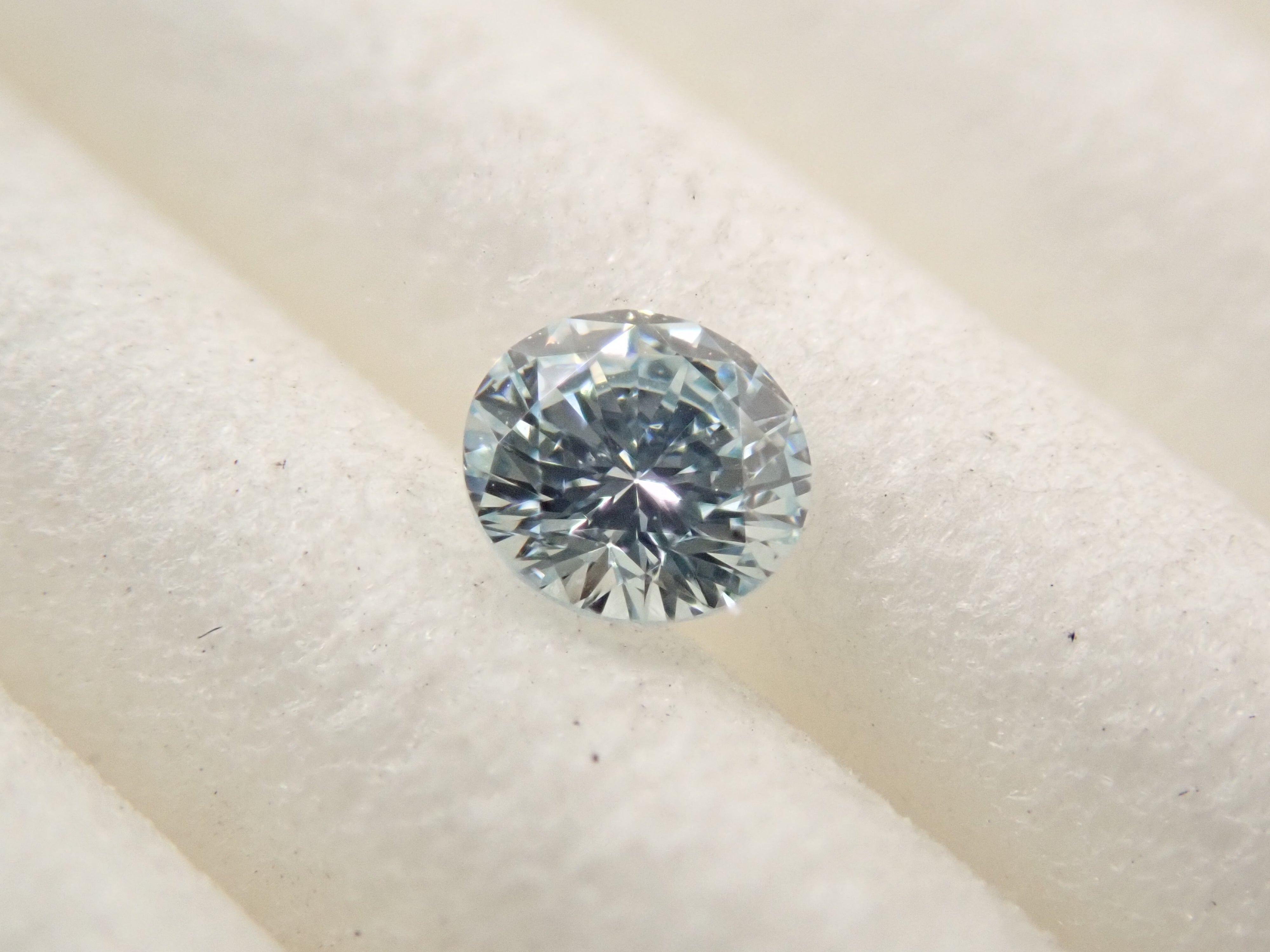 アイスブルーダイヤモンド 3.0mm/0.090ctルース（Undetermined） GIA