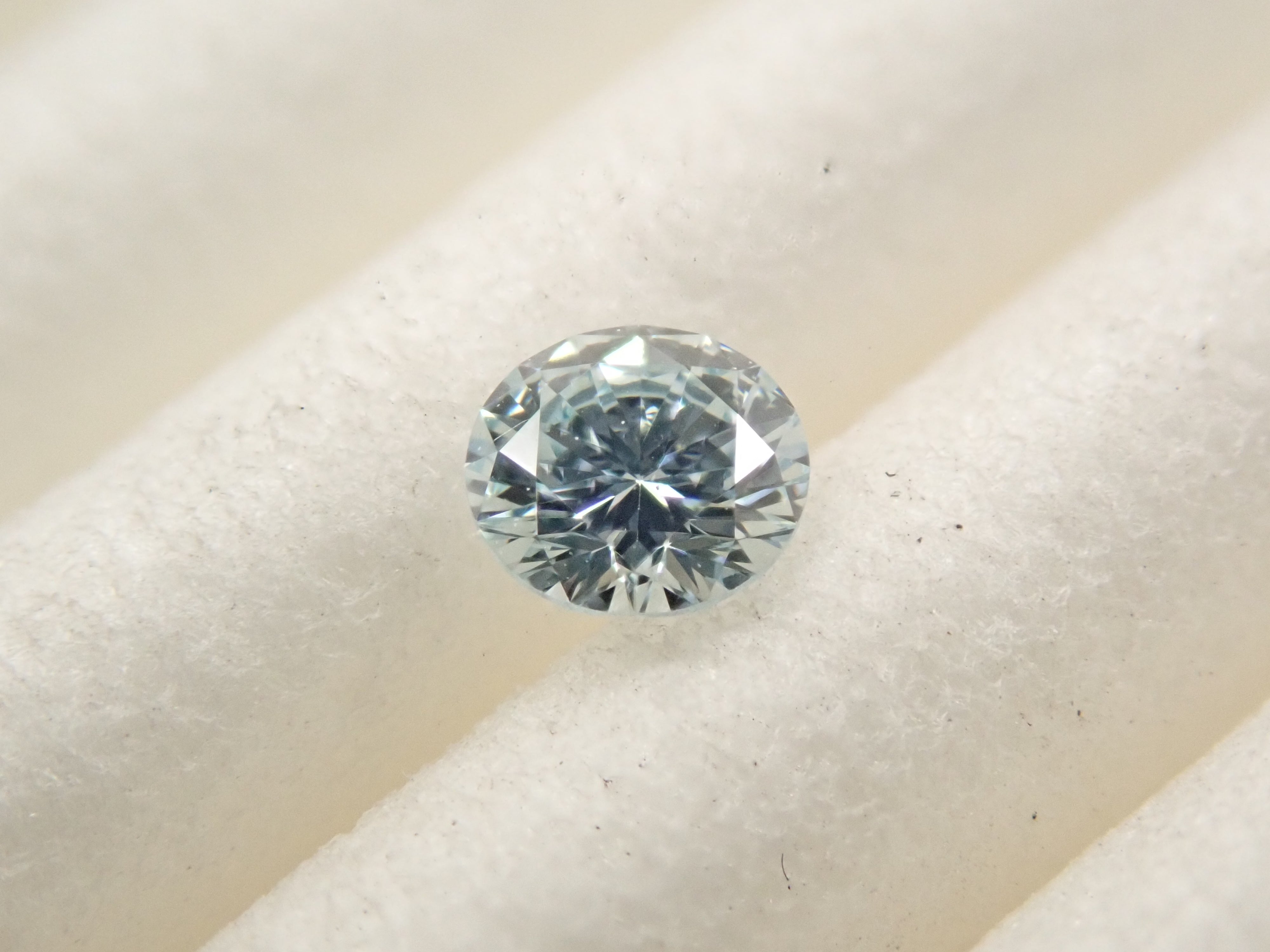 アイスブルーダイヤモンド 3.0mm/0.090ctルース（Undetermined） GIA