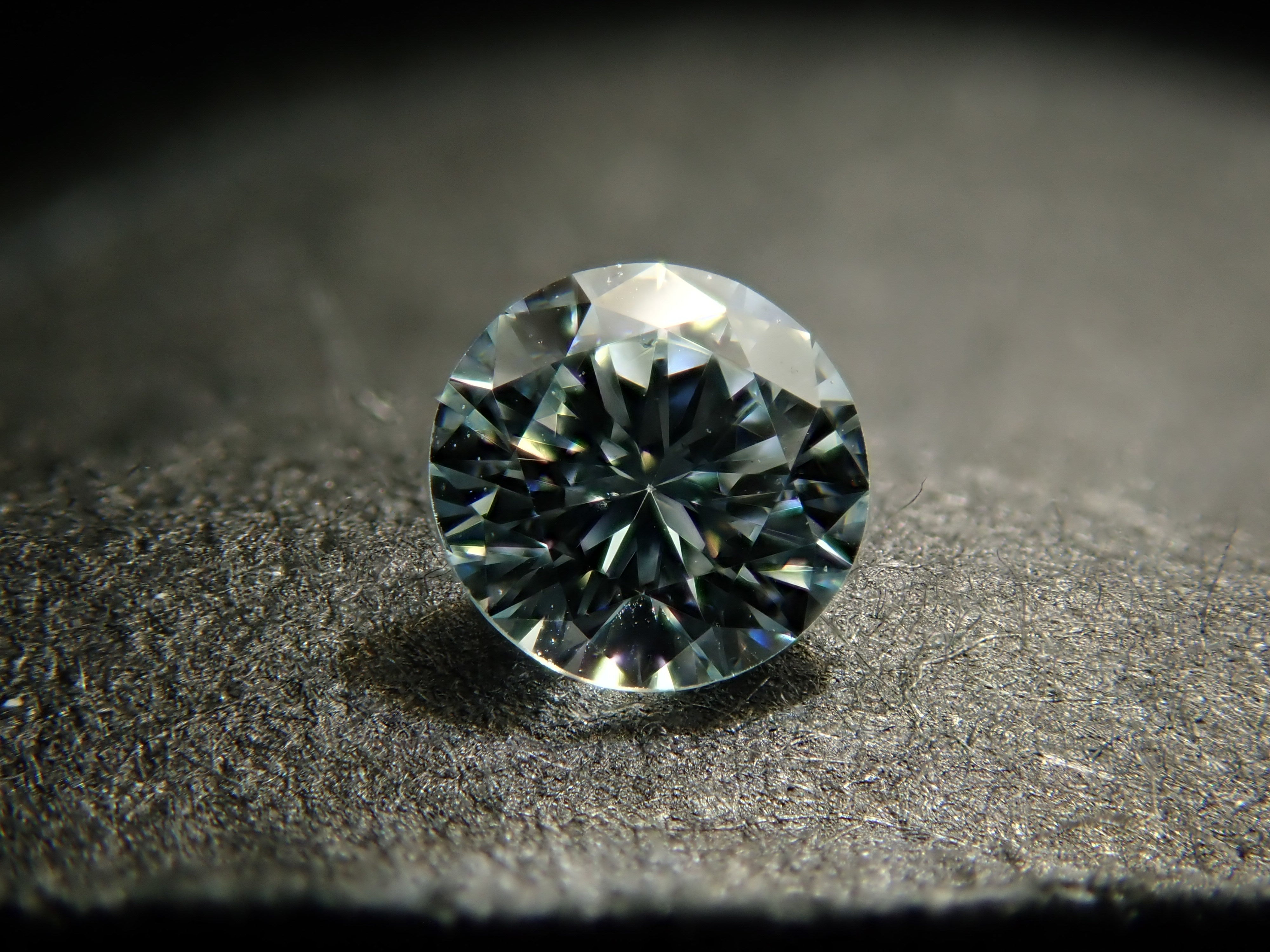 アイスブルーダイヤモンド 3.0mm/0.090ctルース（Undetermined） GIA