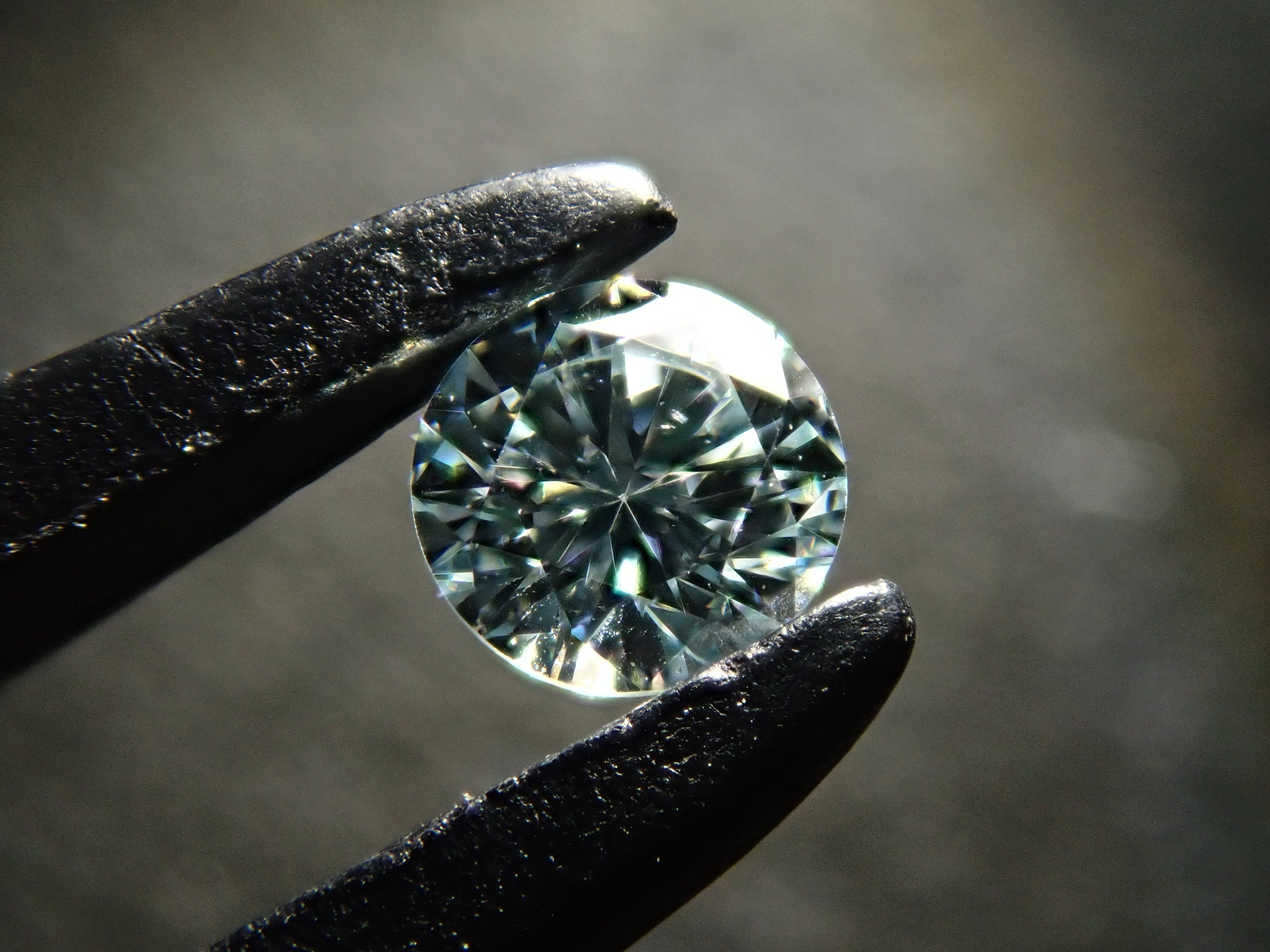 アイスブルーダイヤモンド 3.0mm/0.090ctルース（Undetermined） GIA