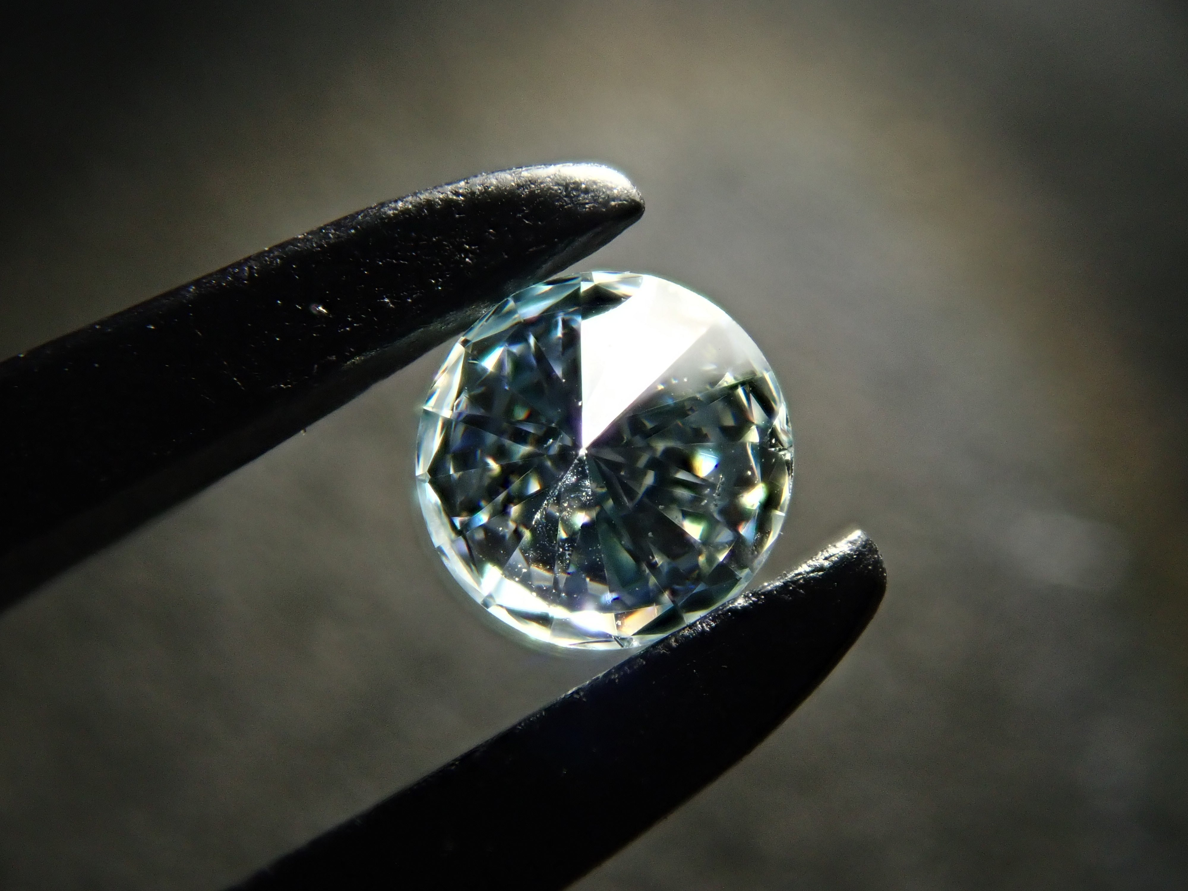 アイスブルーダイヤモンド 3.0mm/0.090ctルース（Undetermined） GIA