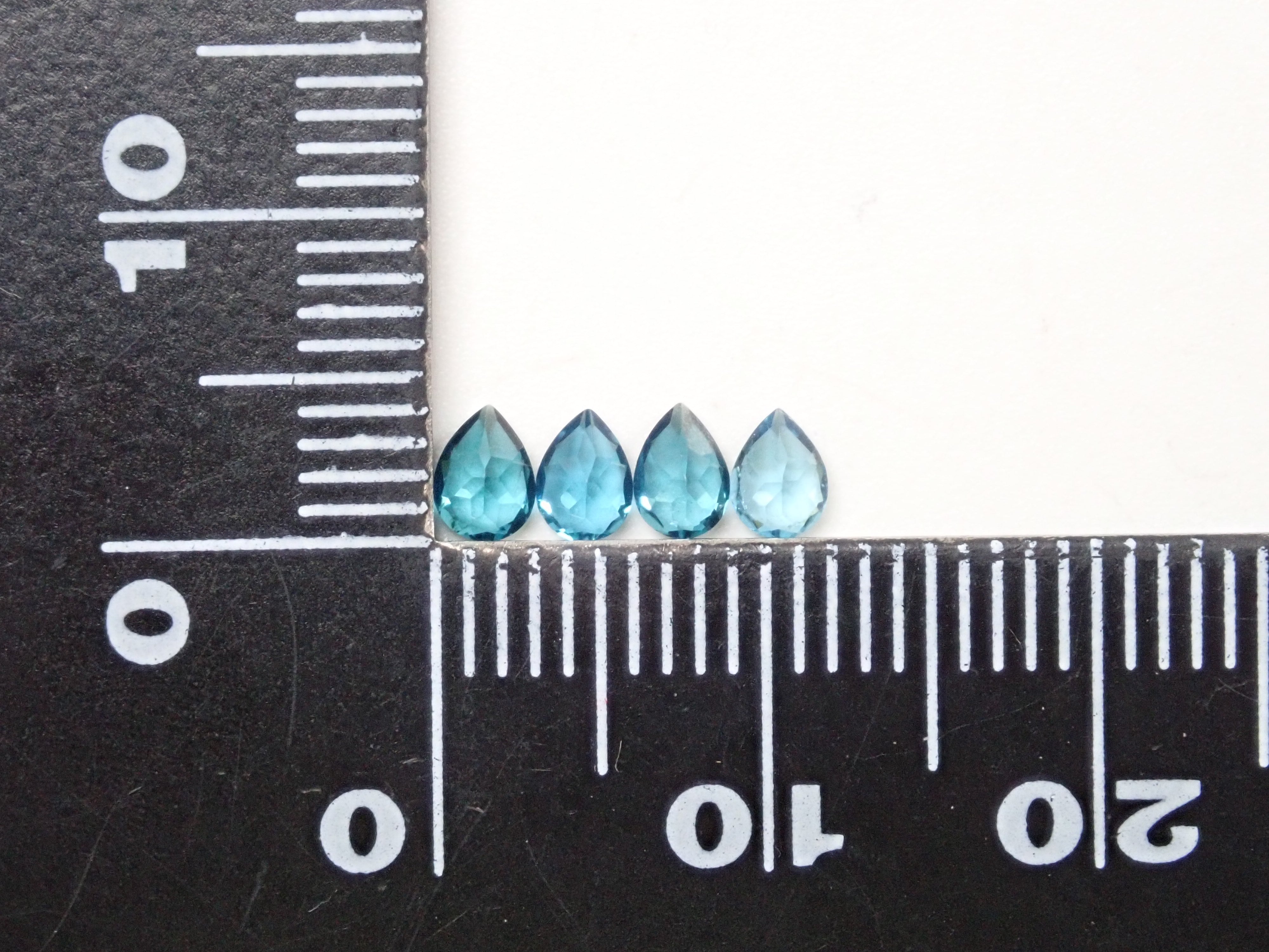 1 stone of Brazilian blue tourmaline (3 x 4 mm pear shape/oval cut/3 x 5 mm pear shape/4 x 5 mm oval cut)《Discount available for multiple purchases》