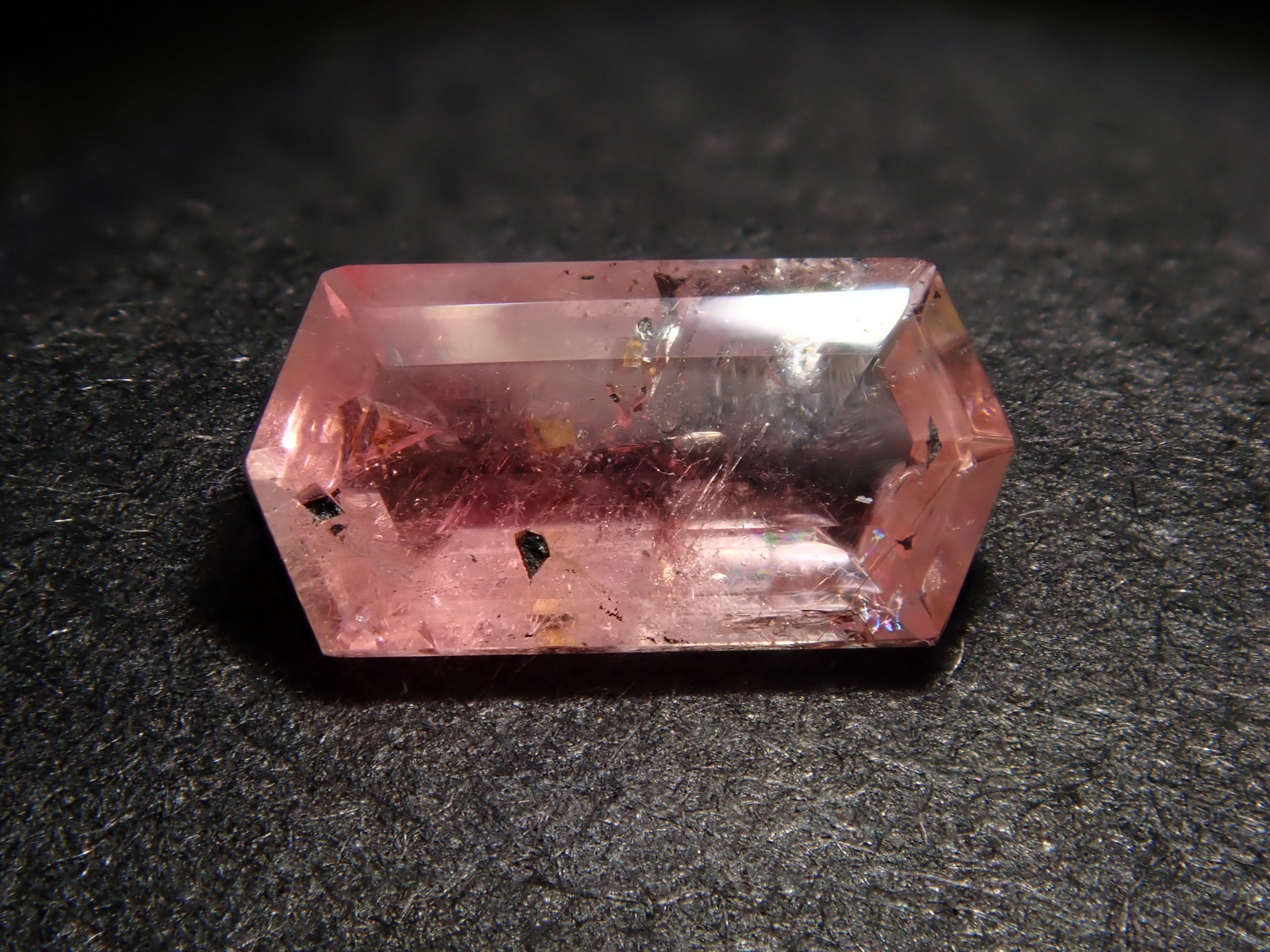 抽選販売0415_07　ブラジル産ピンクユークレース 0.310ctルース 産地付き鑑別書