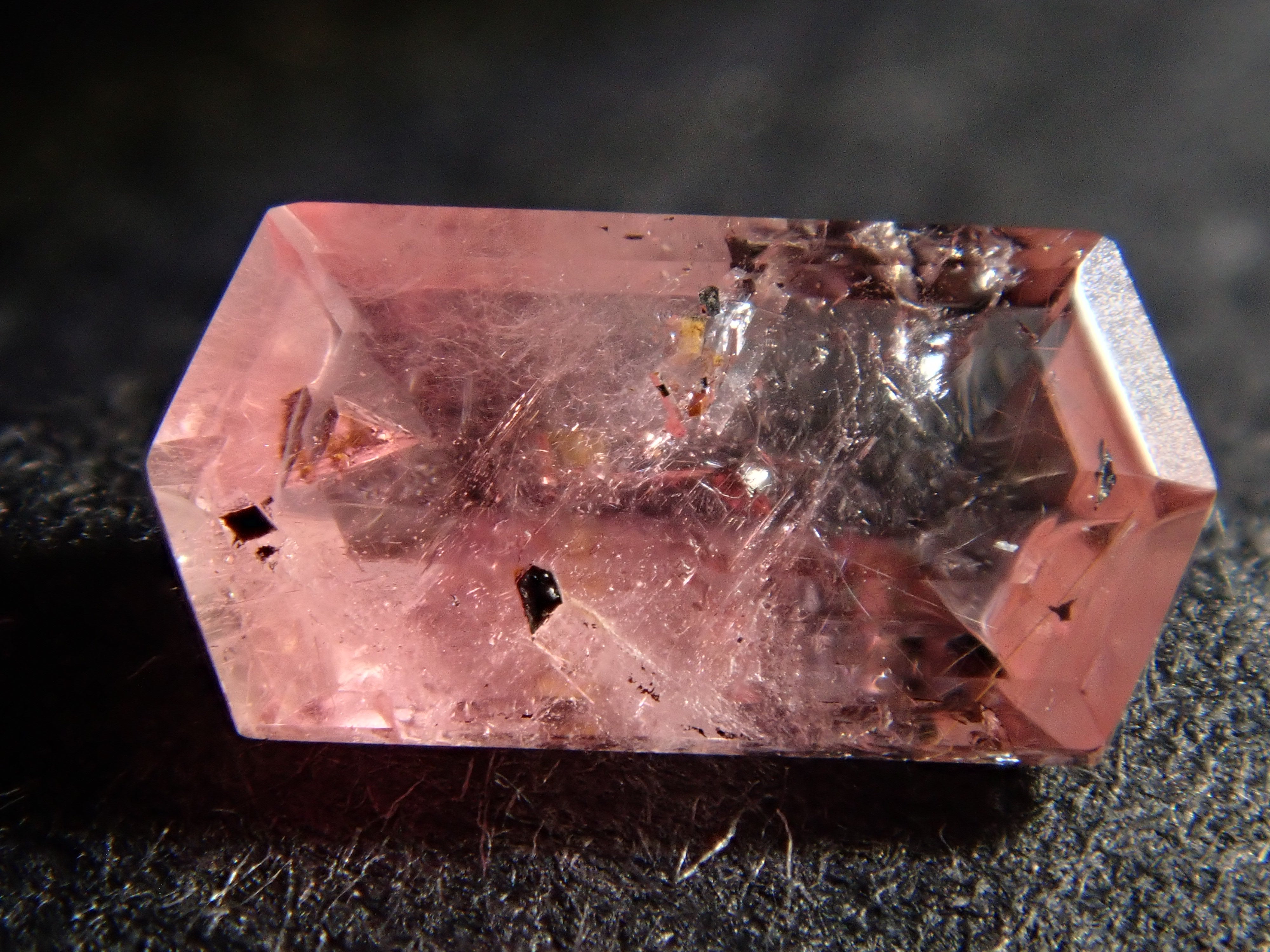 【12562705掲載】ブラジル産ピンクユークレース 0.310ctルース