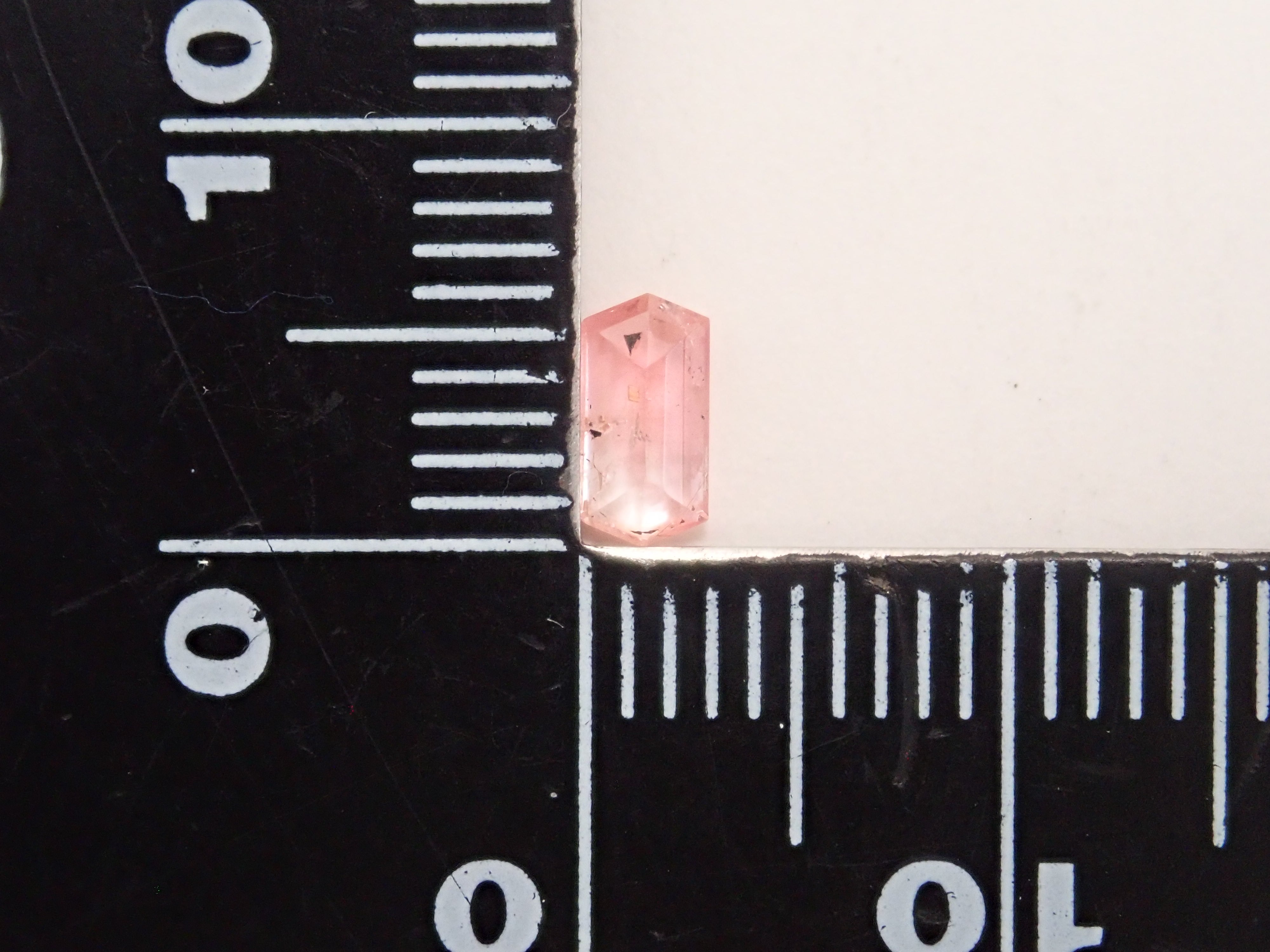 抽選販売0415_07　ブラジル産ピンクユークレース 0.310ctルース 産地付き鑑別書