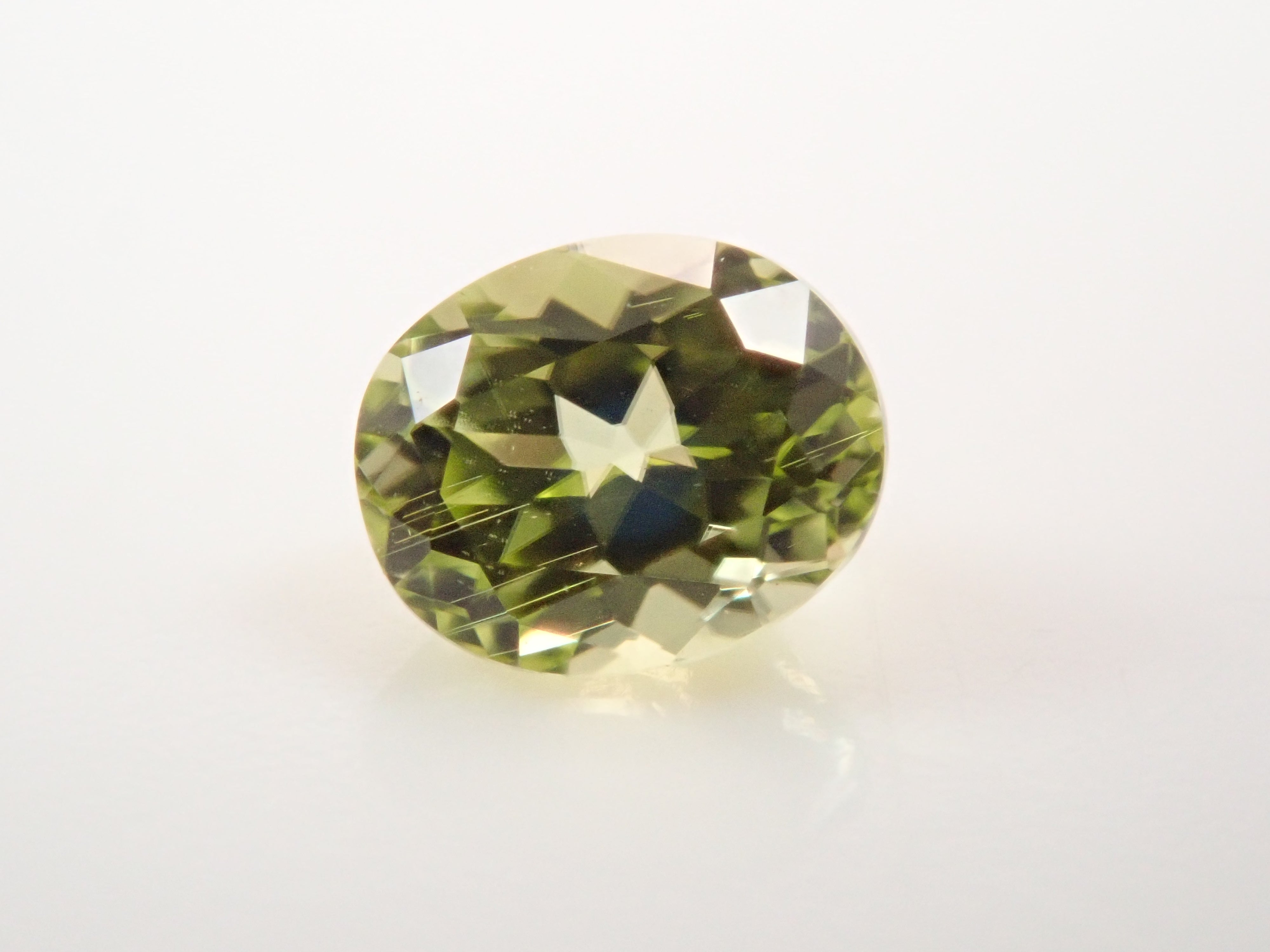 【12562696掲載】パラサイティックペリドット 0.220ctルース