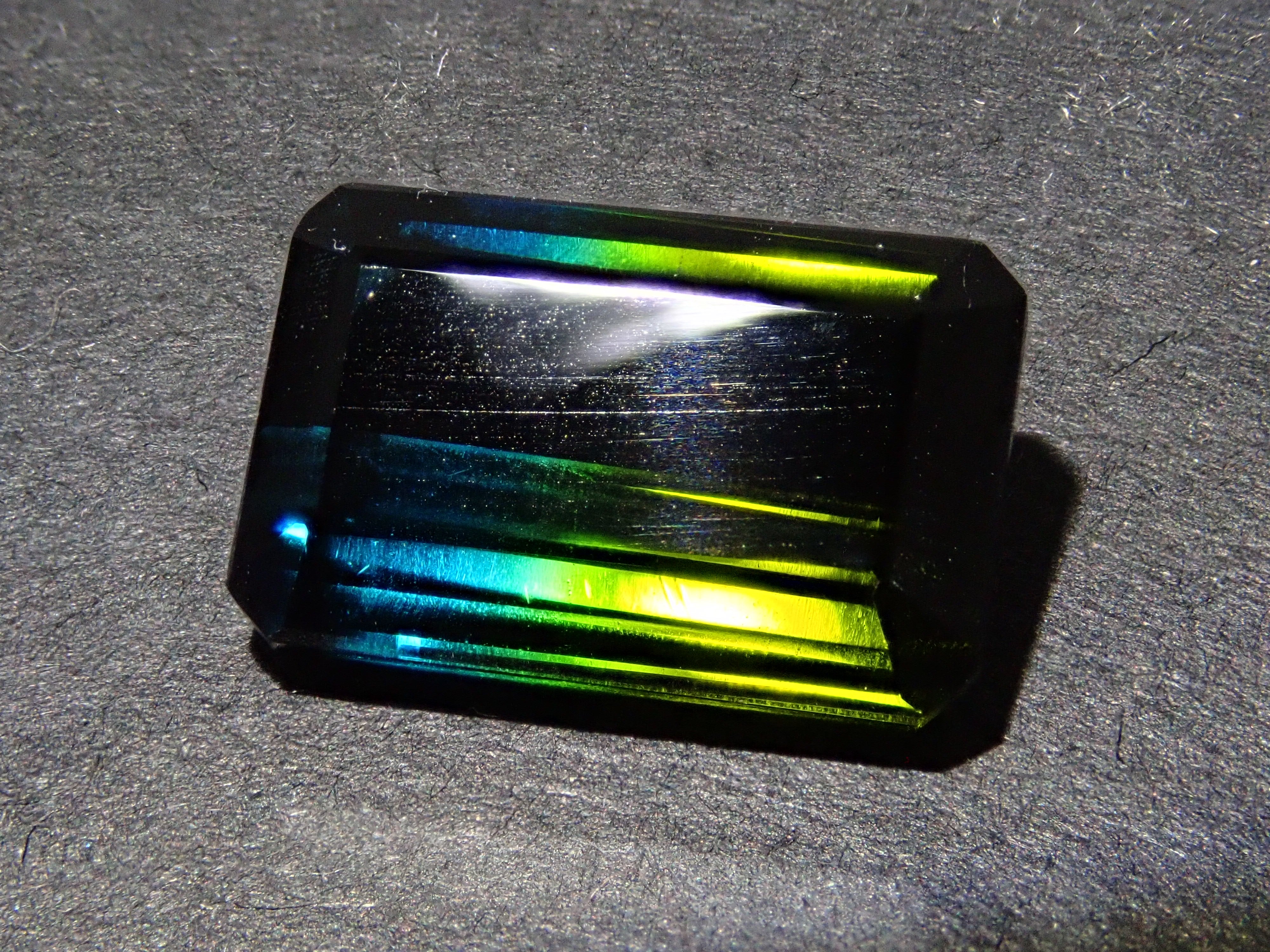 【12562701掲載】ブラジル産バイカラートルマリン 4.554ctルース