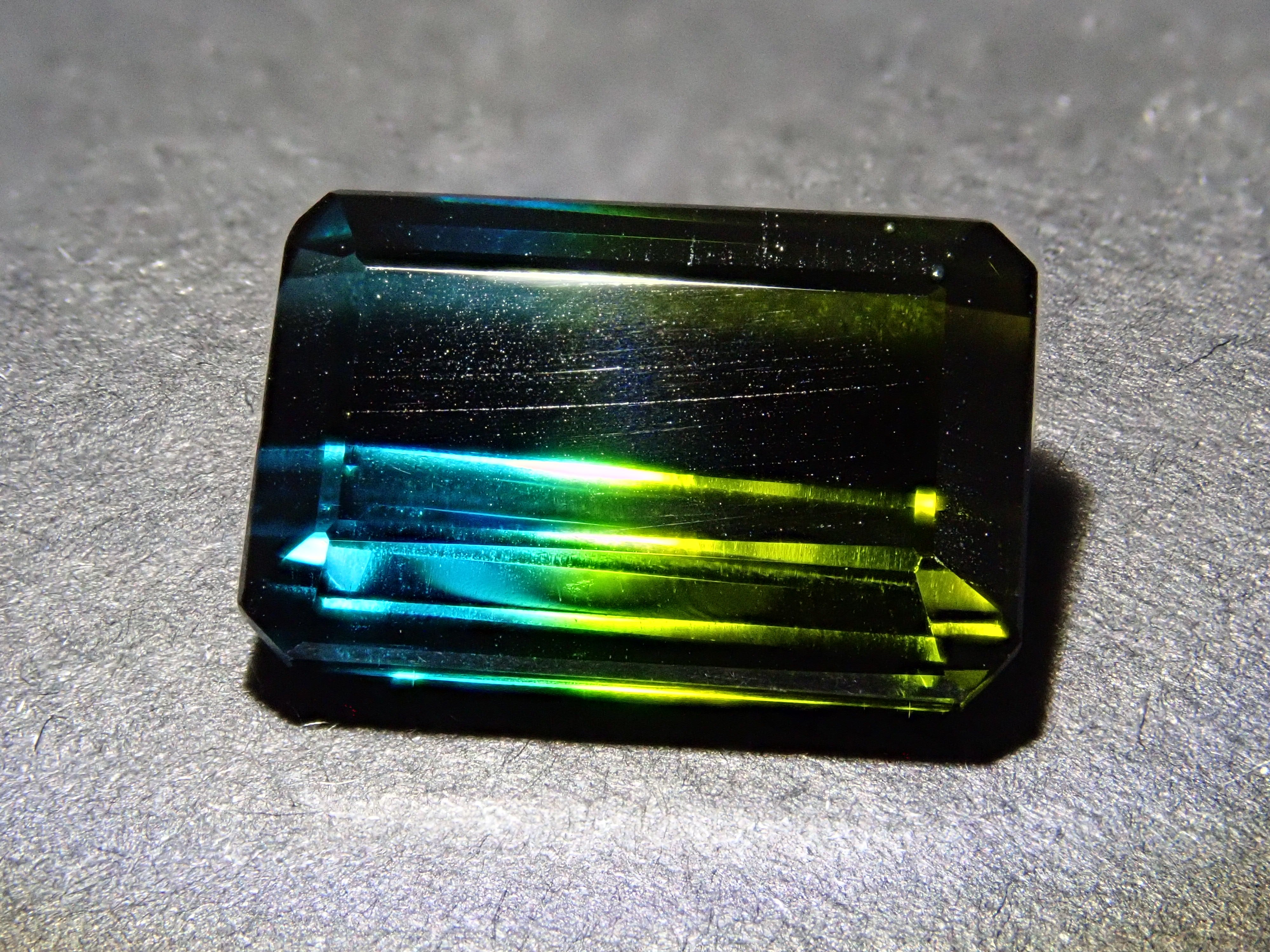 【12562701掲載】ブラジル産バイカラートルマリン 4.554ctルース