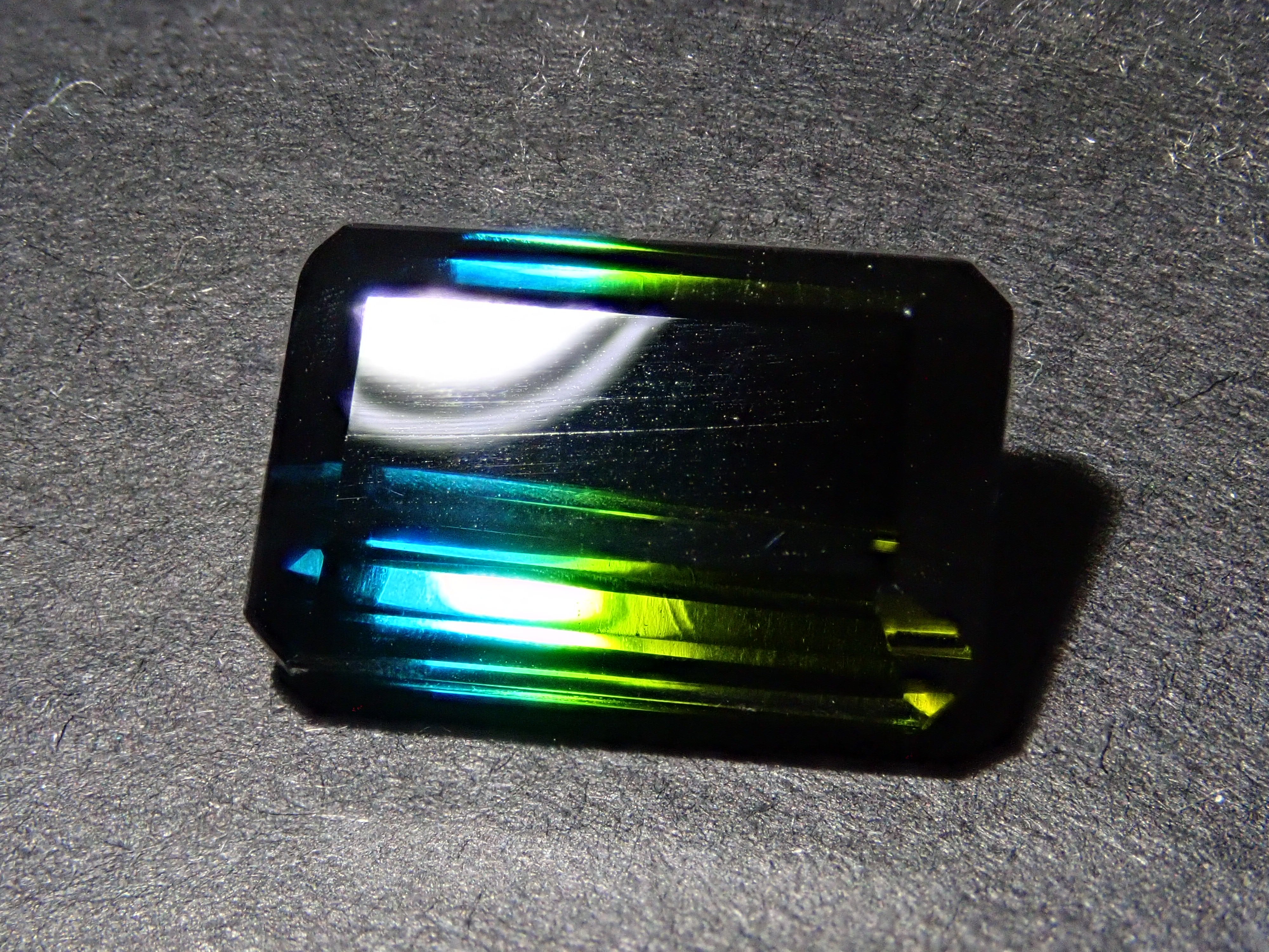 【12562701掲載】ブラジル産バイカラートルマリン 4.554ctルース