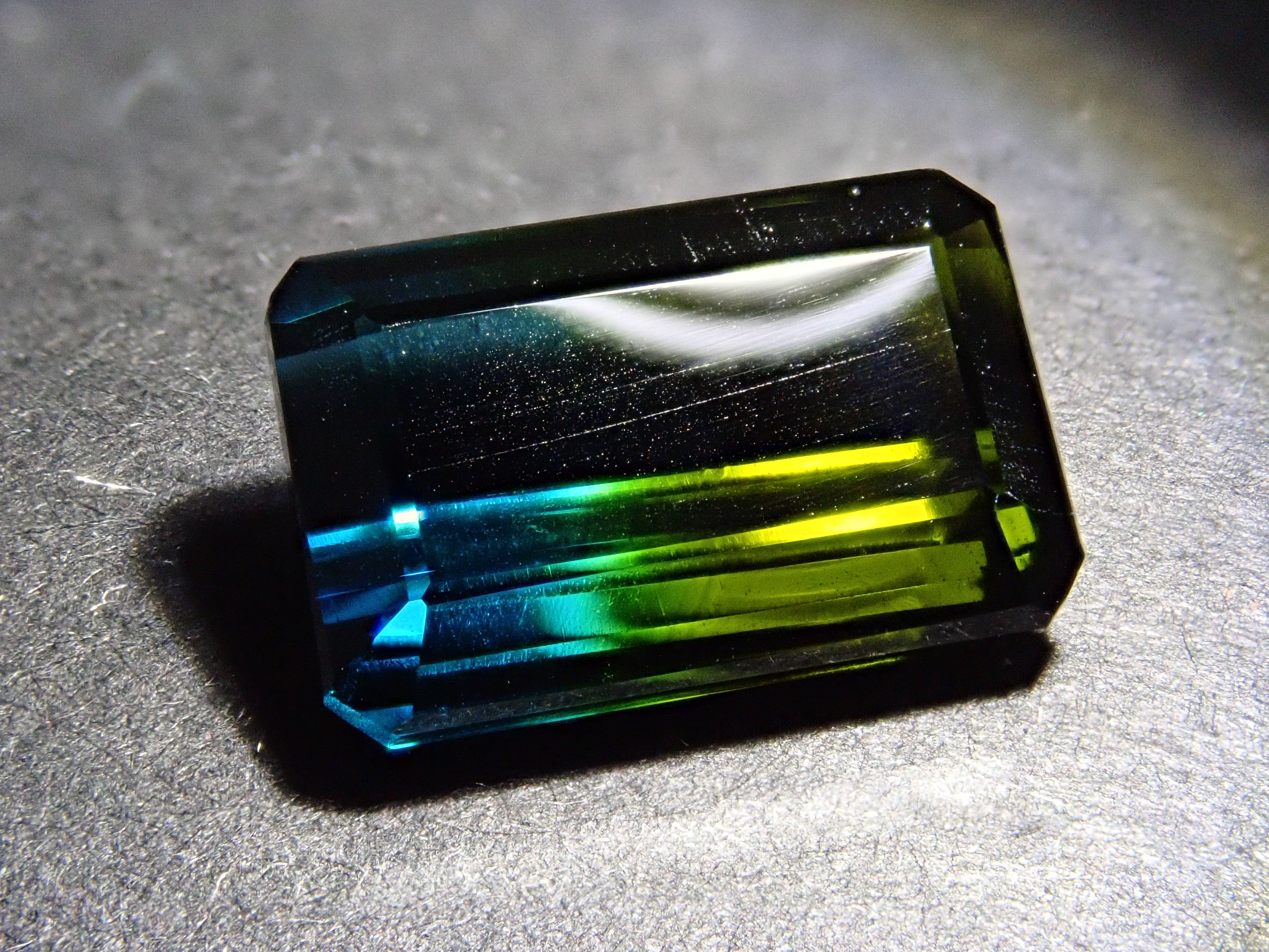 ブラジル産バイカラートルマリン 4.554ctルース 鑑別書