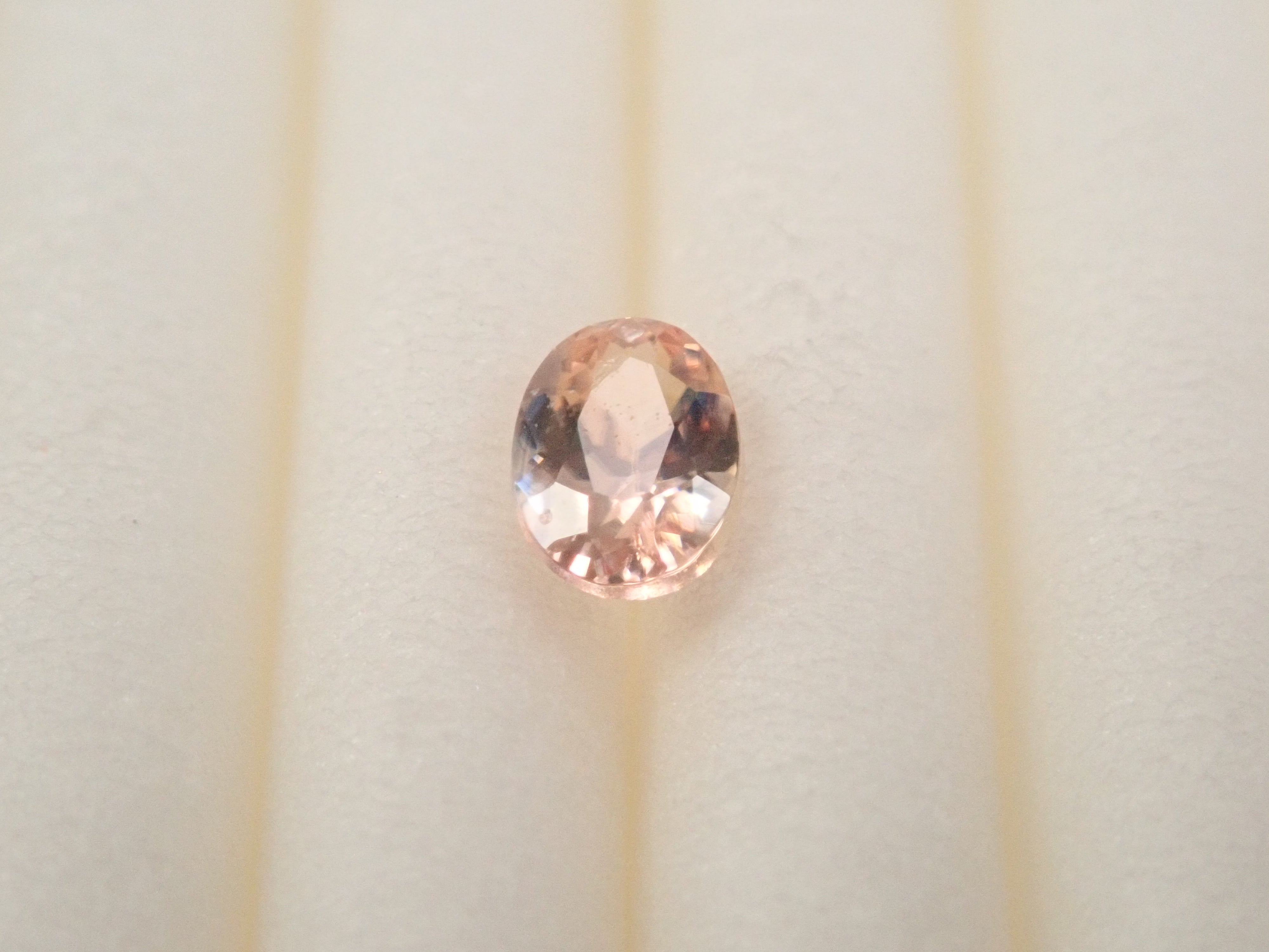 アメリカ産オレンジベニトアイト（ピーチベニトアイト） 0.135ctルース 鑑別書