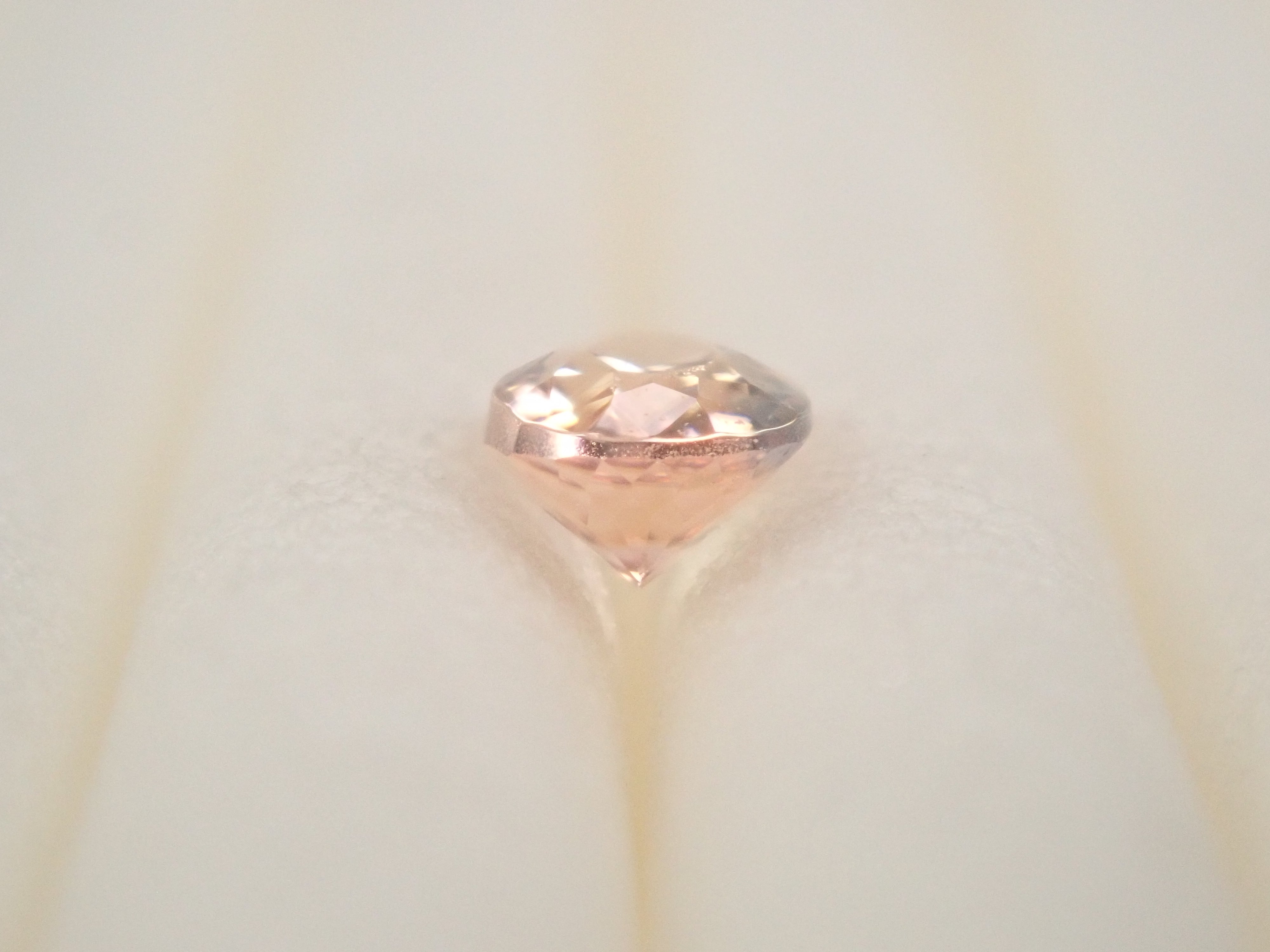 アメリカ産オレンジベニトアイト（ピーチベニトアイト） 0.135ctルース 鑑別書