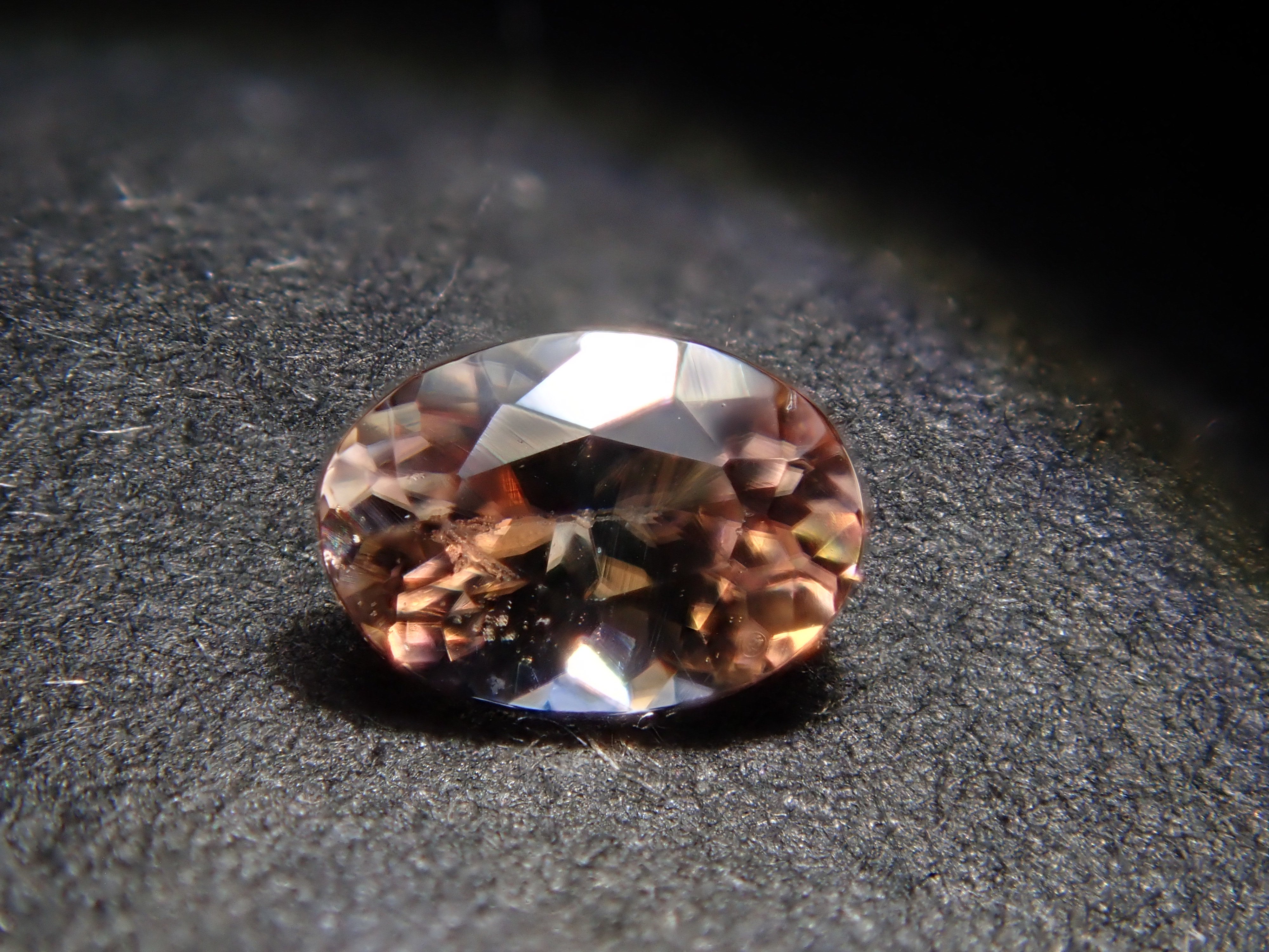 【12562706掲載】アメリカ産オレンジベニトアイト 0.135ctルース