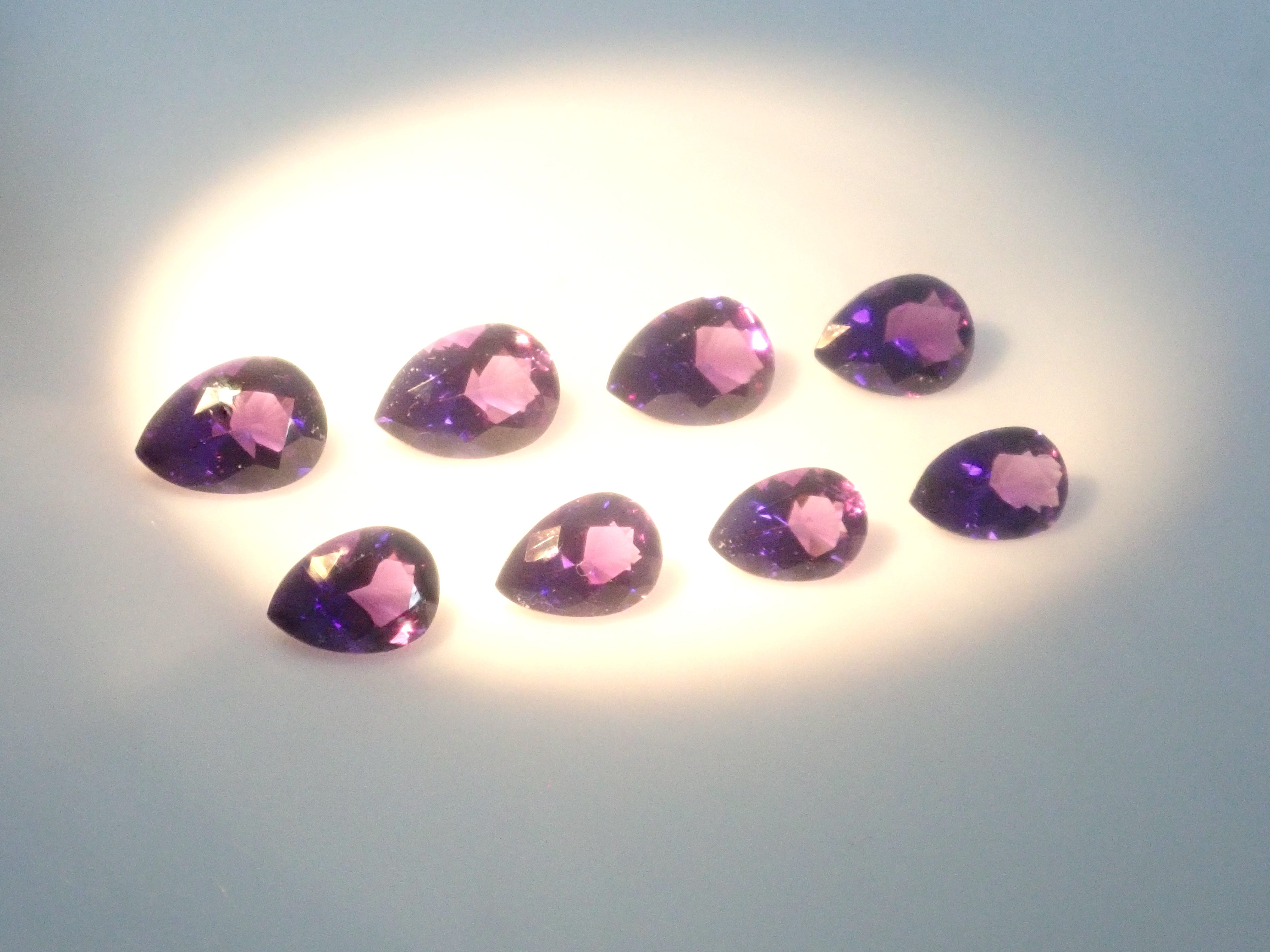 【5/3 22時販売】《限定9石》通常22,800円の中野誠氏の金平糖カット3.49ctやサンジェ氏カットを含むカラーシフトアメジストガチャ《複数購入割引有》