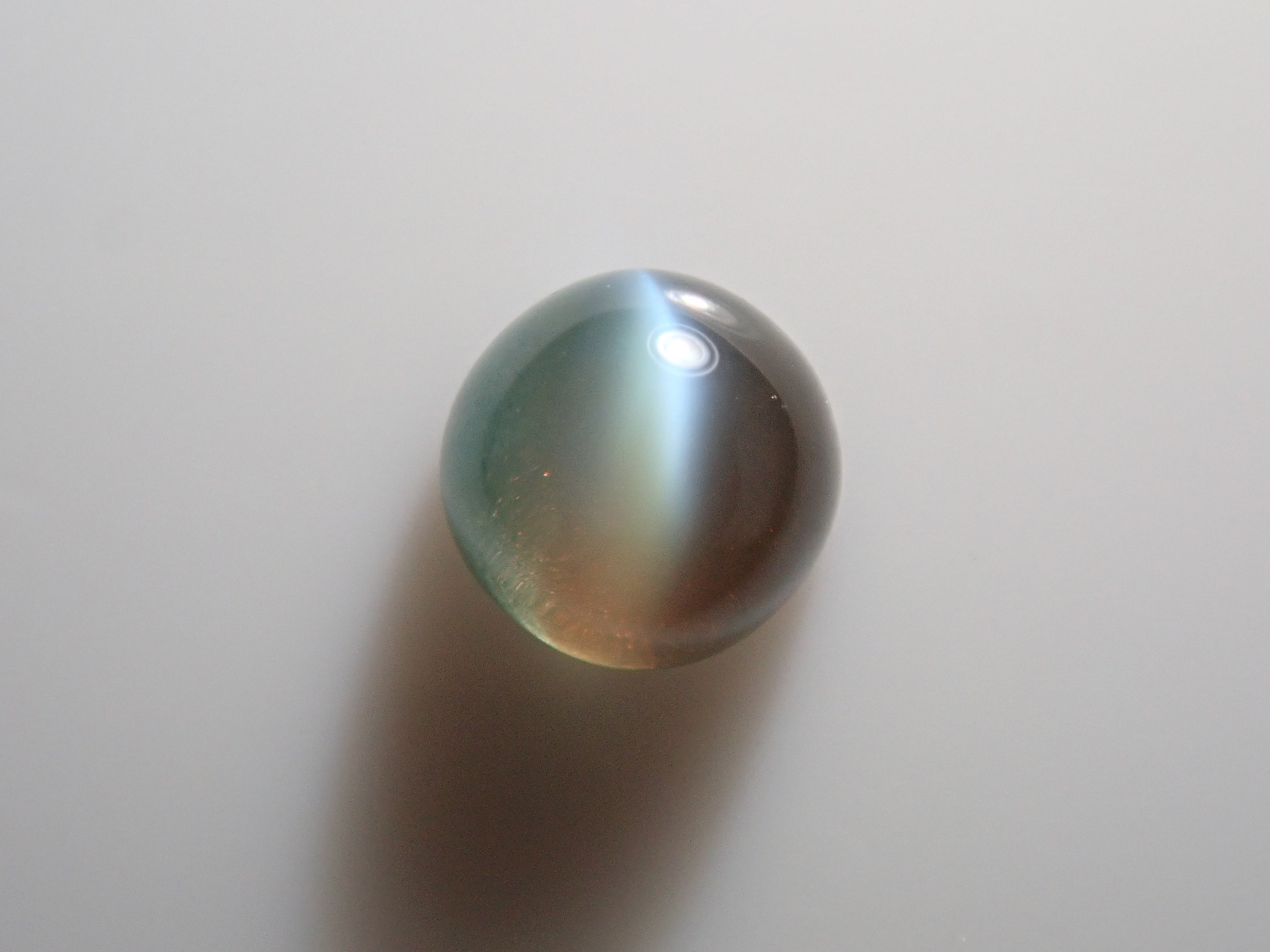 【4/13 22時販売】ブラジル産アレキサンドライトキャッツアイ 2.6mm/0.111ctルース