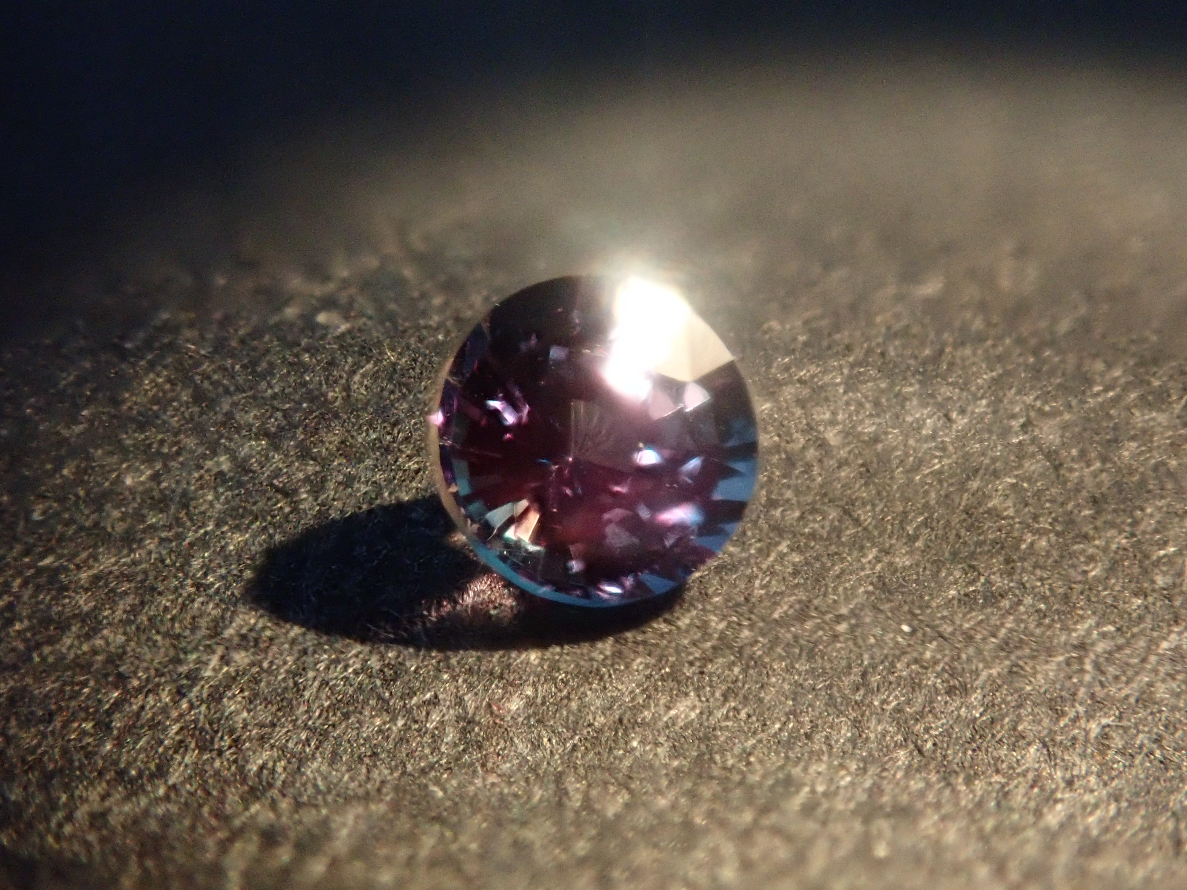 【4/10 22時販売】ブラジル産アレキサンドライト 2.7mm/0.105ctルース