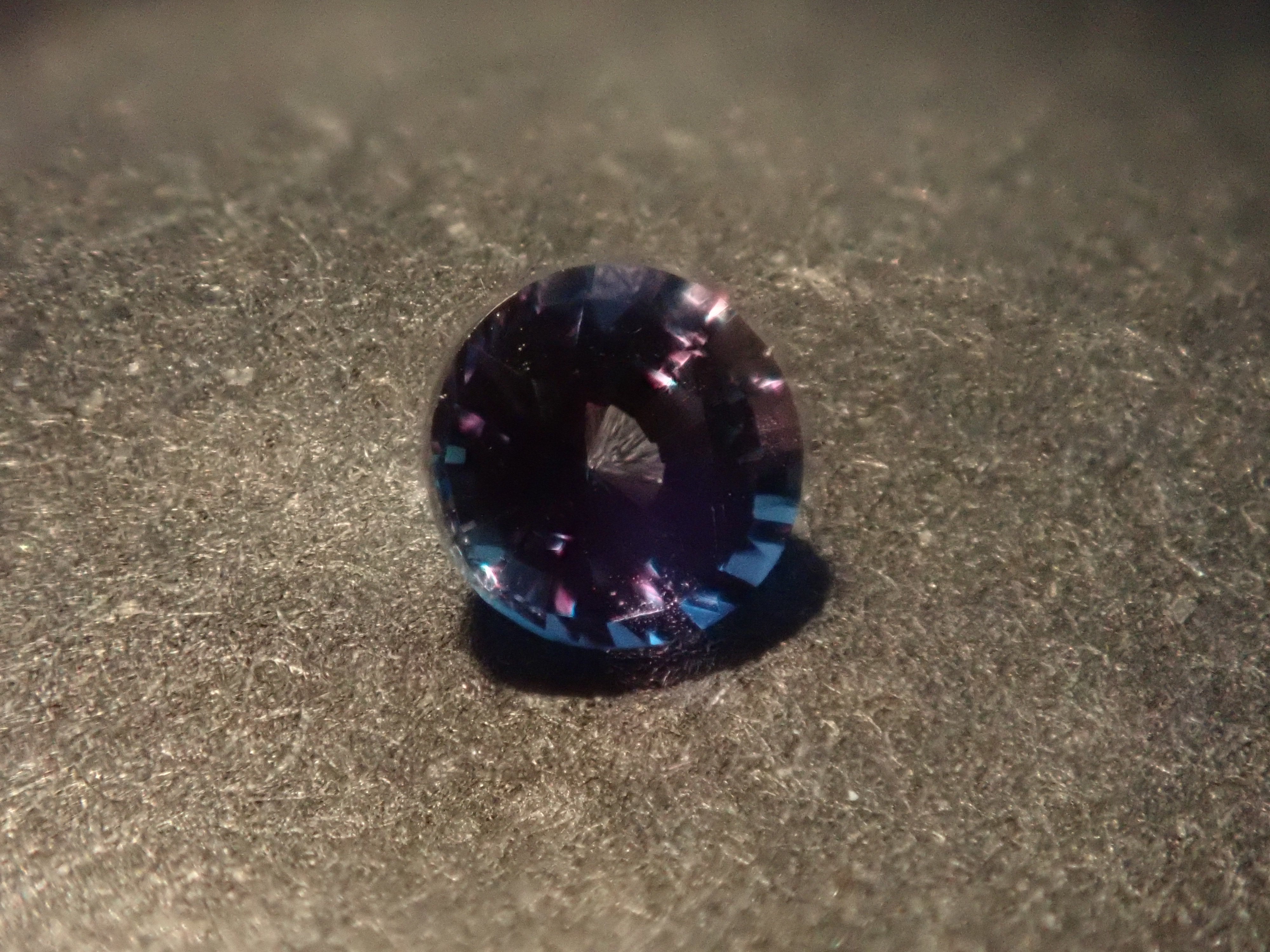 【4/10 22時販売】ブラジル産アレキサンドライト 2.7mm/0.105ctルース