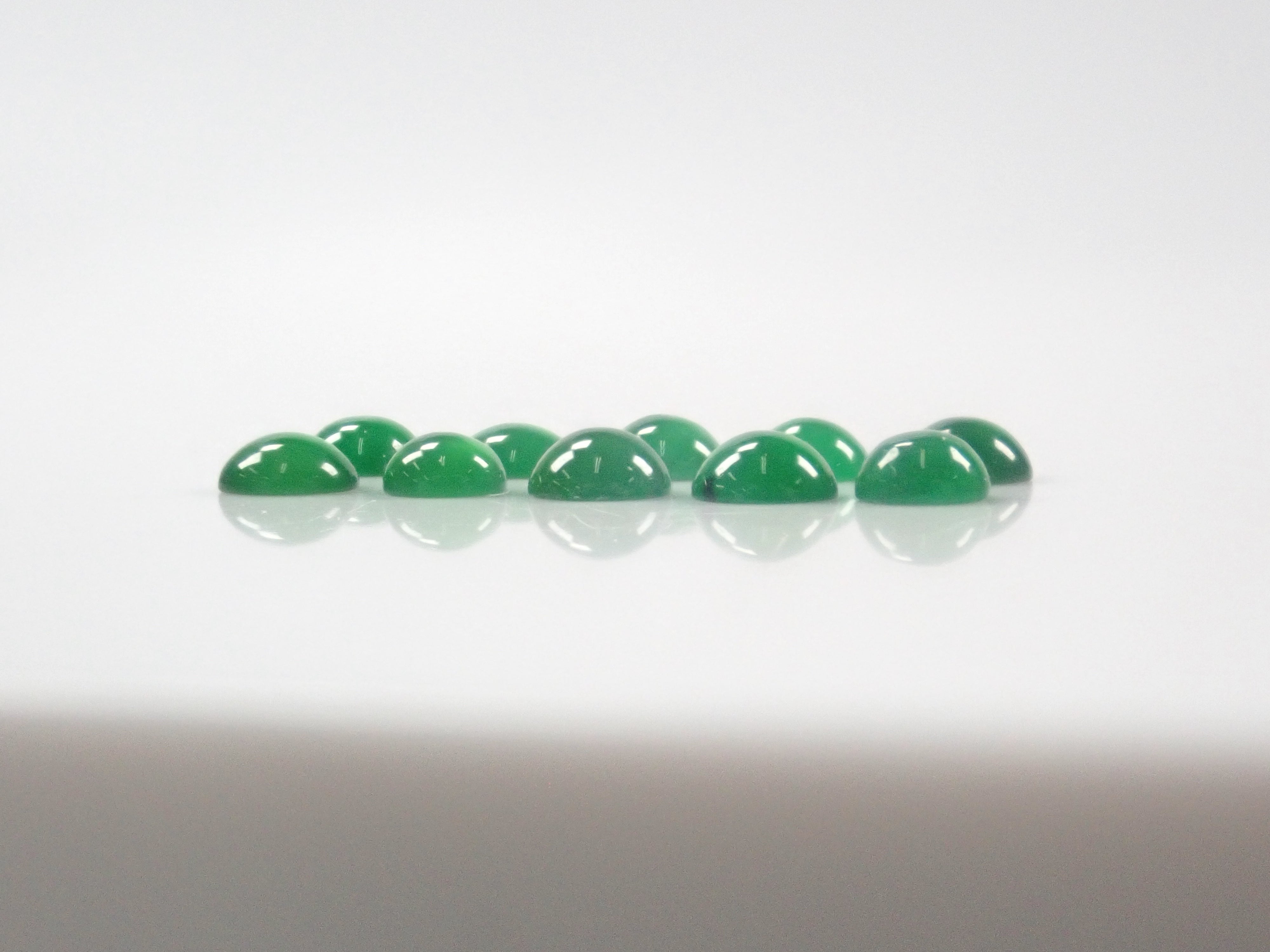 限定10石》グアテマラ産翡翠（鑑別書付き,3～3.5mm）1石ルース《複数