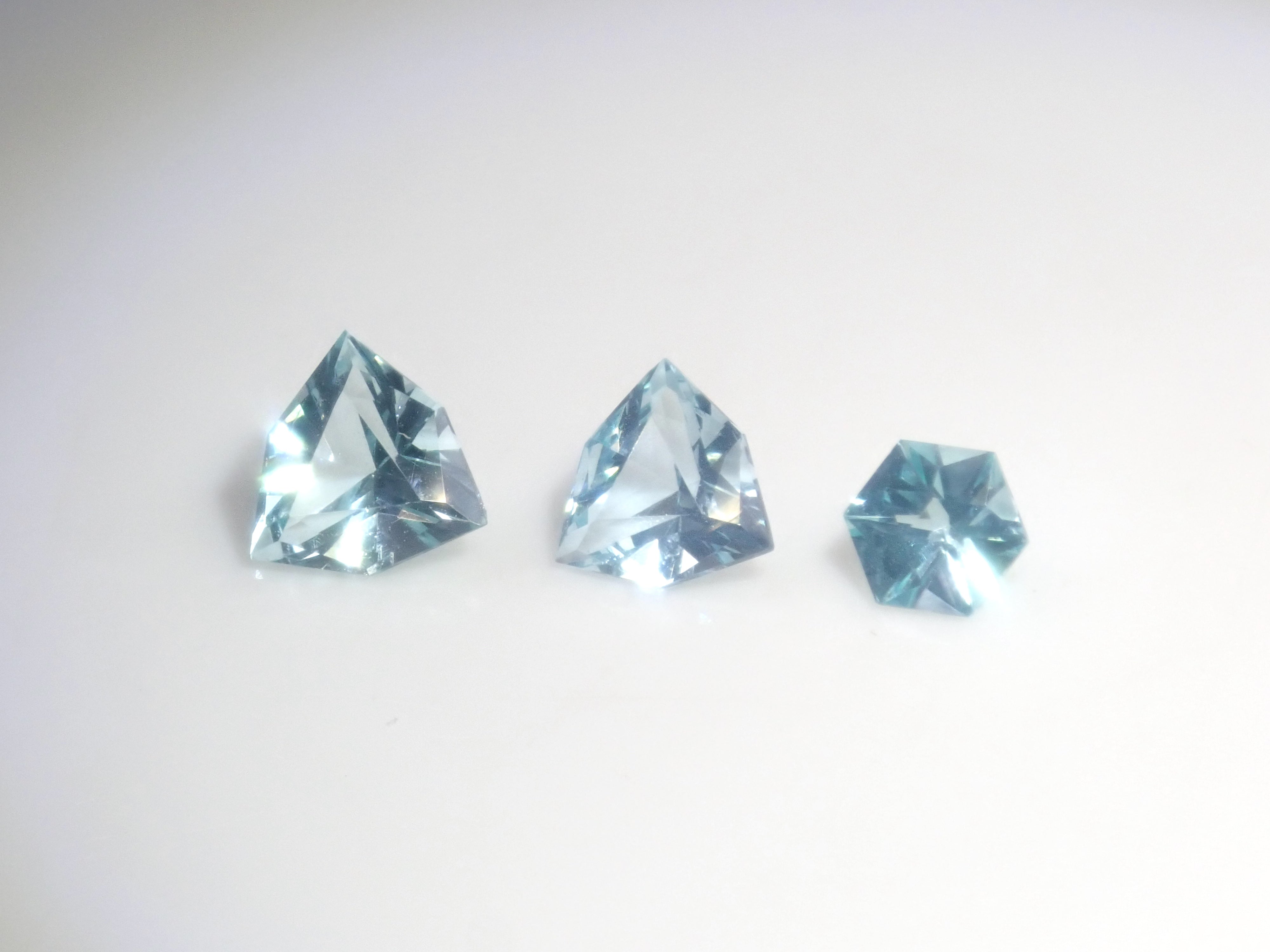 [Sale starts 10PM on 4/25] Limited to 9 Stones! Blue Gem Gacha💎Paraiba Tourmaline (CuO: 2.2%, MnO: 3.5%), Hauyne, Benitoite, Apatite (Multi-purchase discount available)