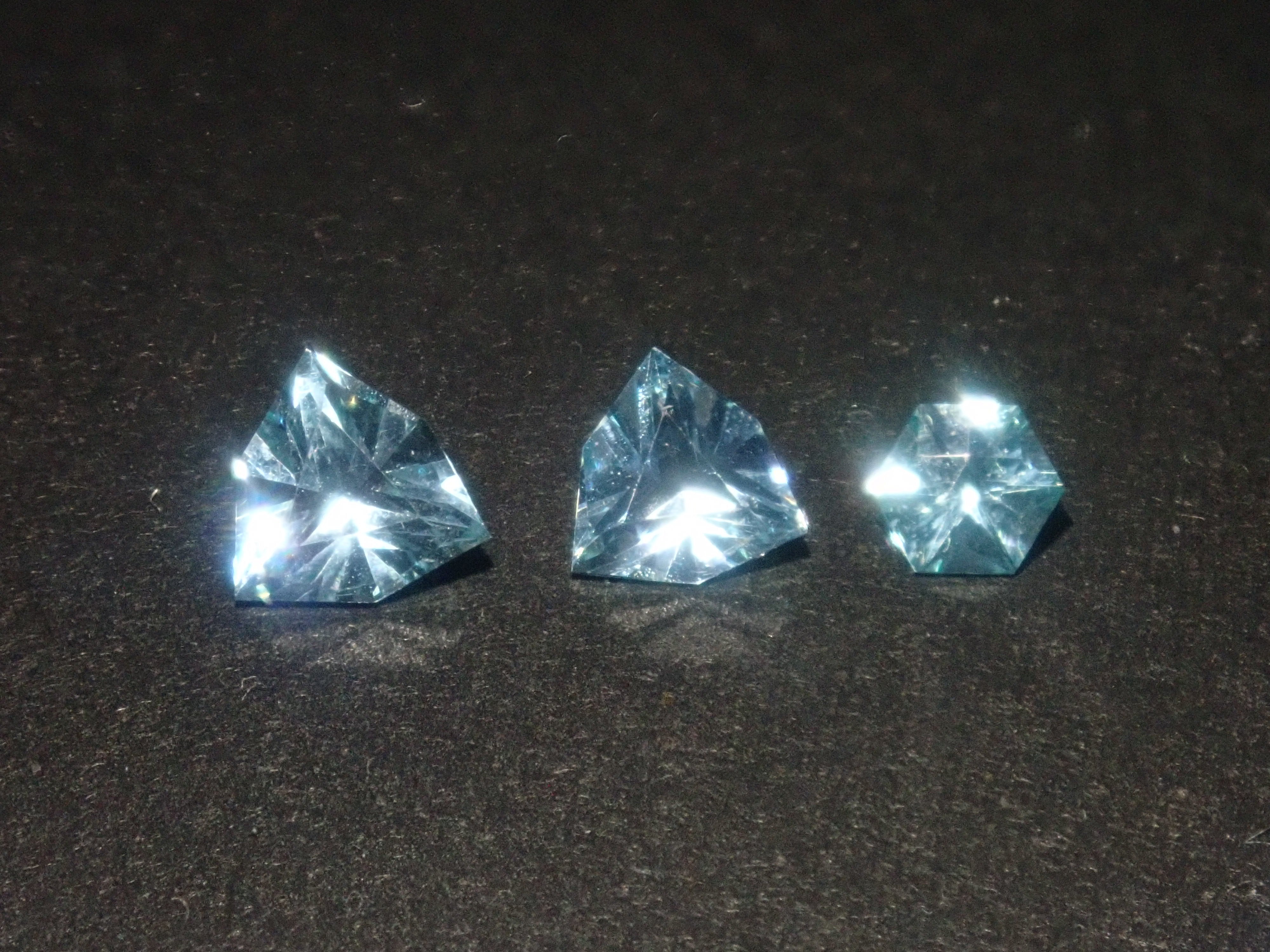 [Sale starts 10PM on 4/25] Limited to 9 Stones! Blue Gem Gacha💎Paraiba Tourmaline (CuO: 2.2%, MnO: 3.5%), Hauyne, Benitoite, Apatite (Multi-purchase discount available)