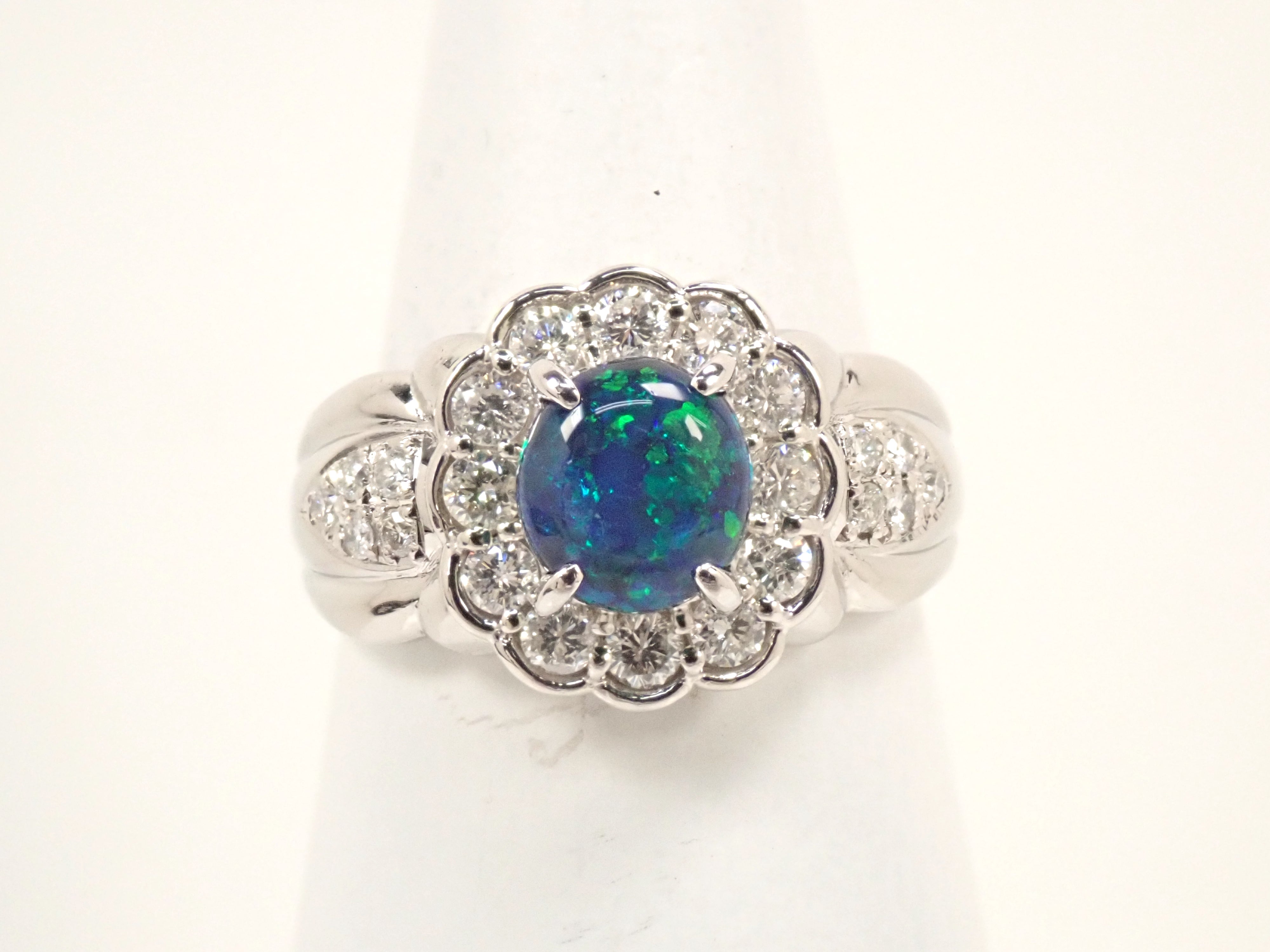 【8/7 22時販売】【カラフリ】Pt900 ブラックオパール 0.83ct・ダイヤモンド0.62ctリング 鑑別書