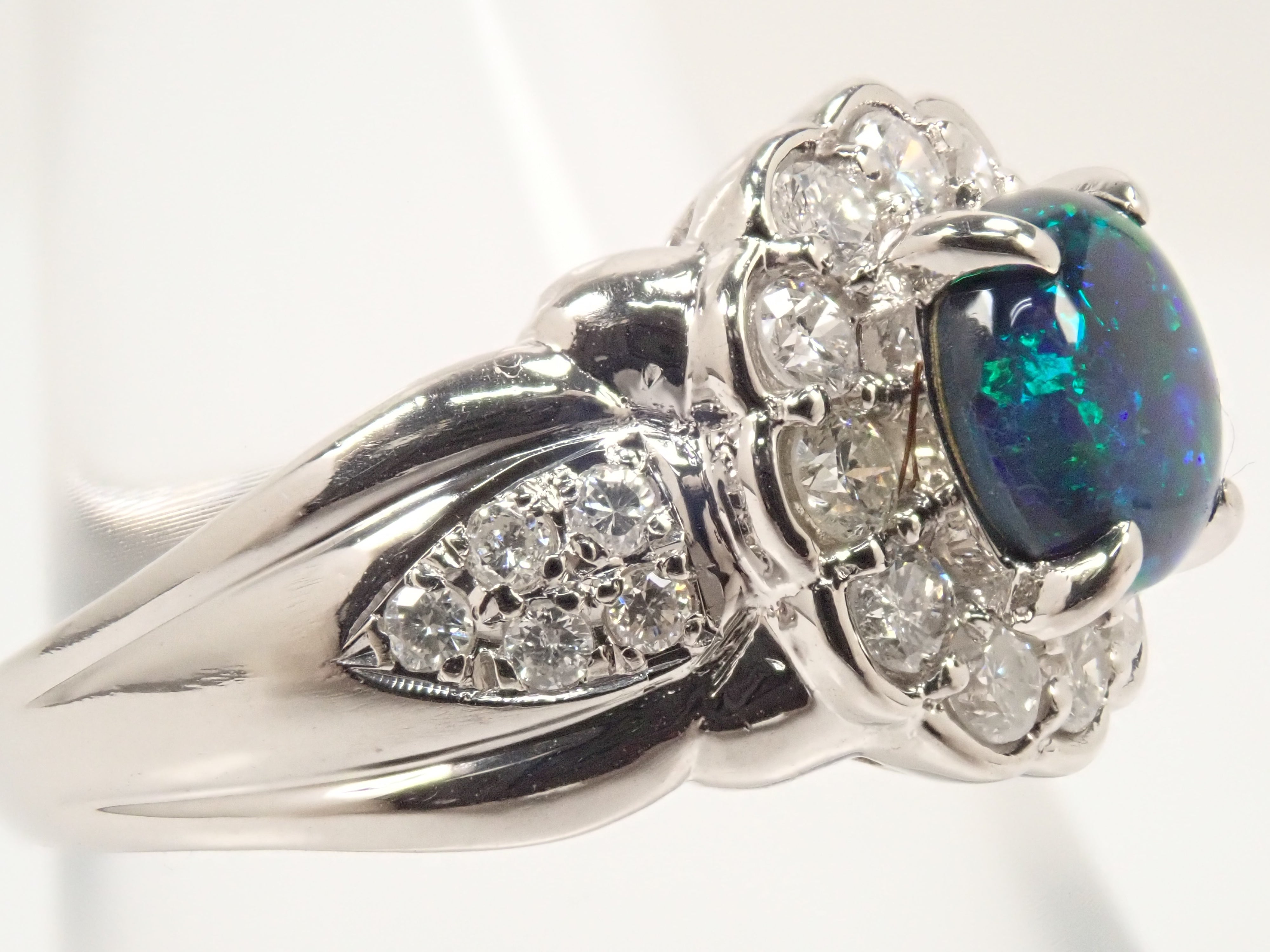 カラフリ】Pt900 ブラックオパール 0.83ct リング カラフリ】Pt900 ブラックオパール 0.83ct リング