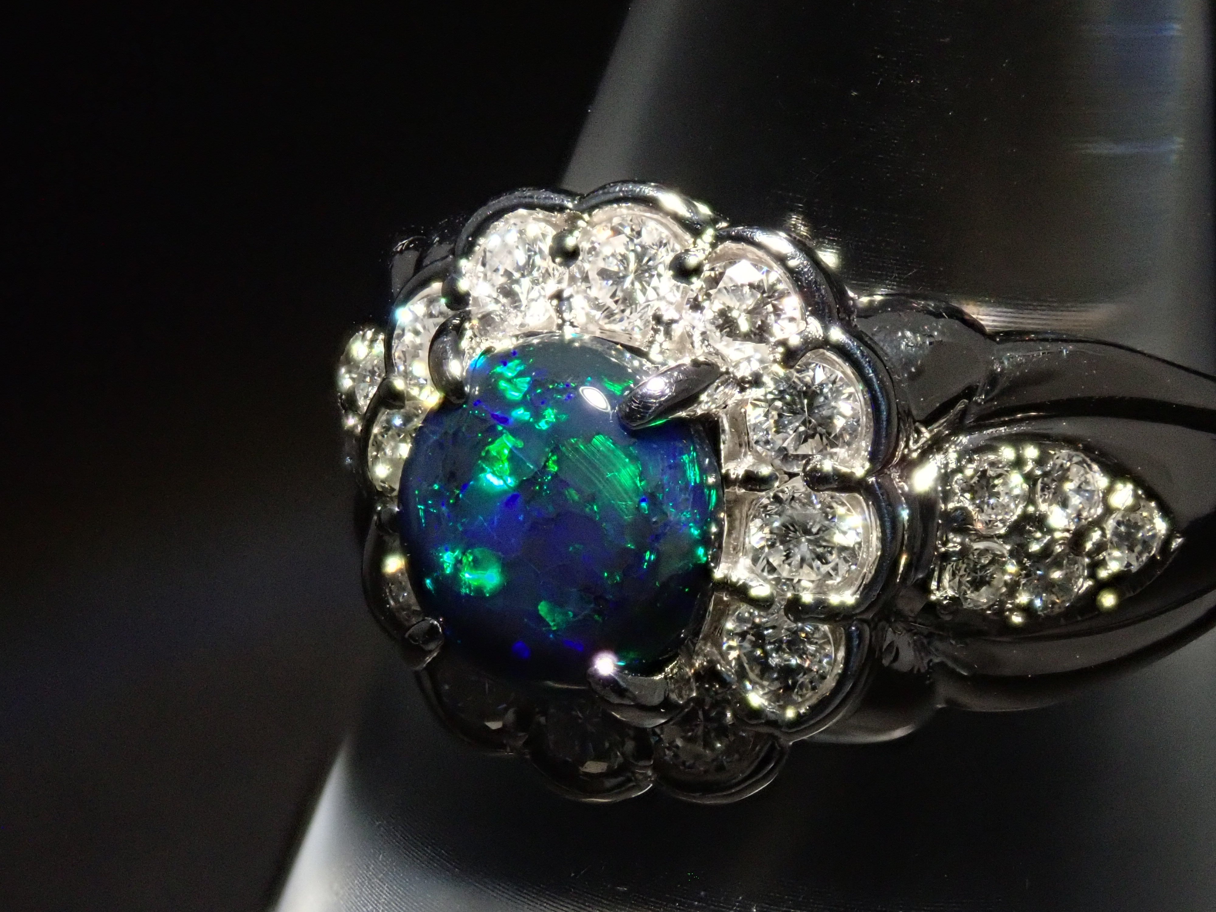 カラフリ】Pt900 ブラックオパール 0.83ct リング