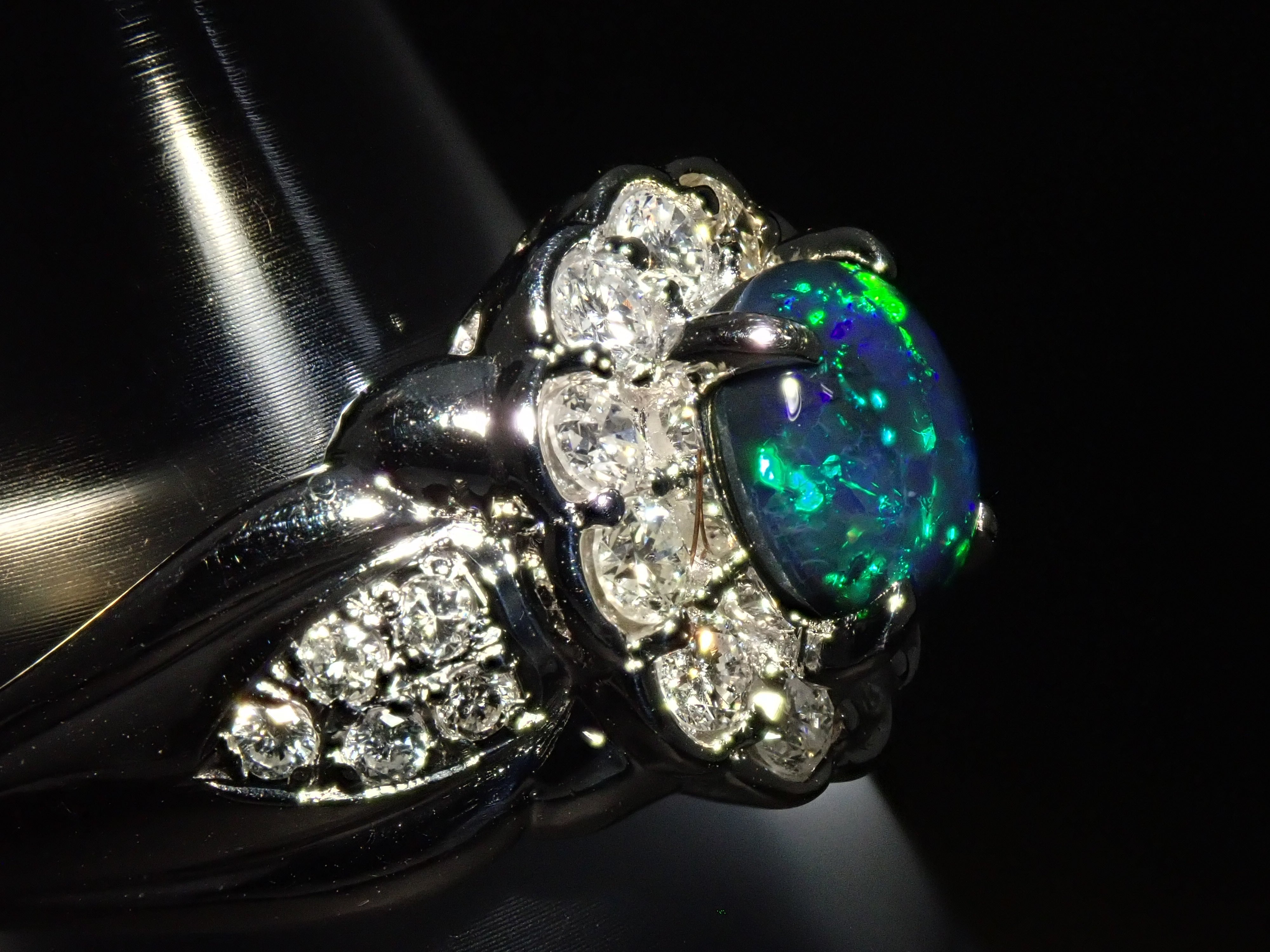 カラフリ】Pt900 ブラックオパール 0.83ct リング