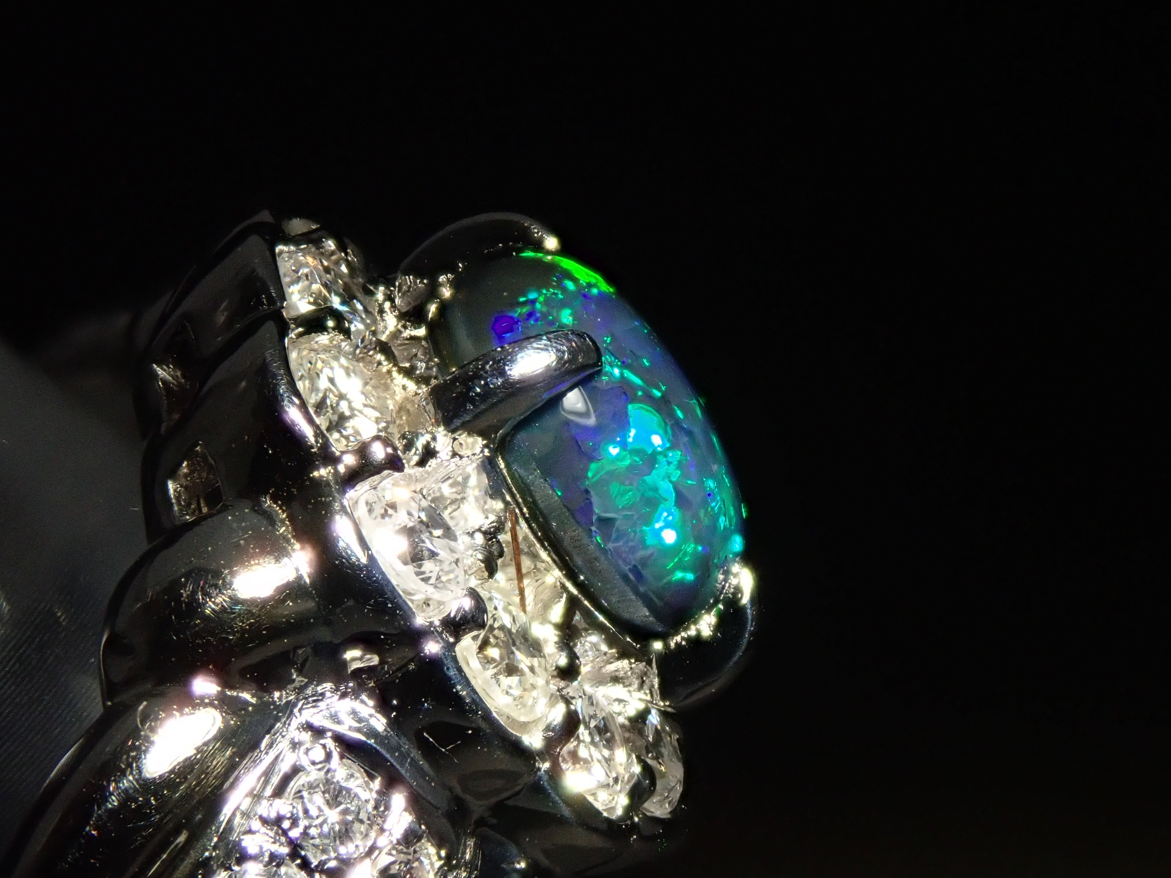 カラフリ】Pt900 ブラックオパール 0.83ct リング カラフリ】Pt900 ブラックオパール 0.83ct リング