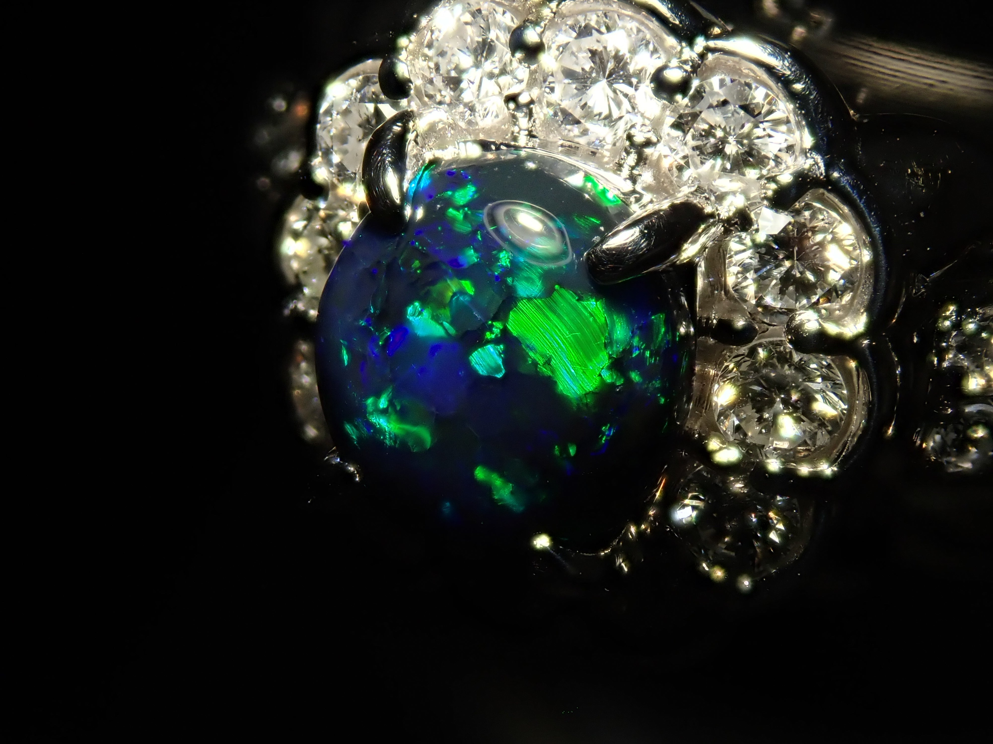 カラフリ】Pt900 ブラックオパール 0.83ct リング