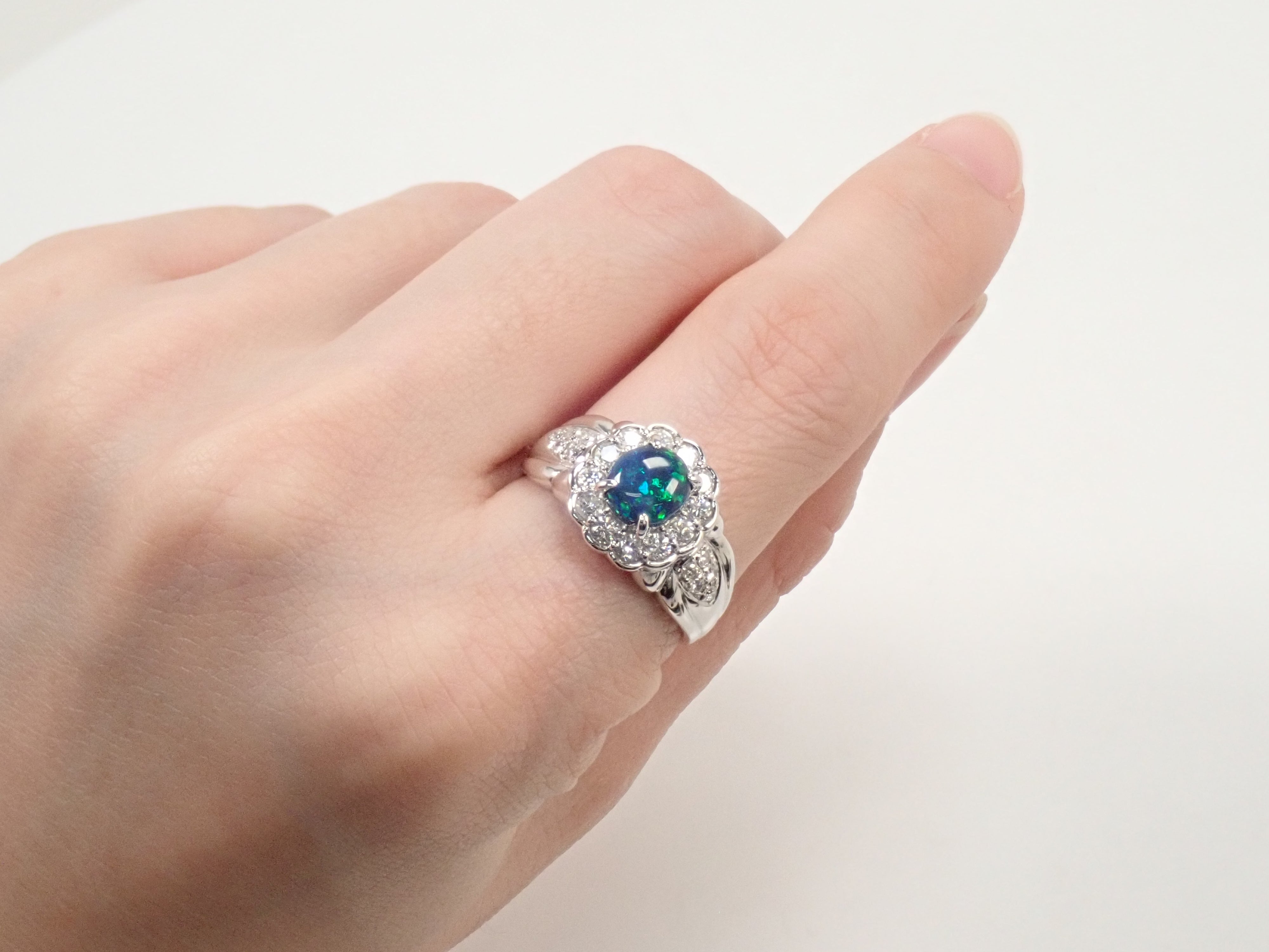カラフリ】Pt900 ブラックオパール 0.83ct リング