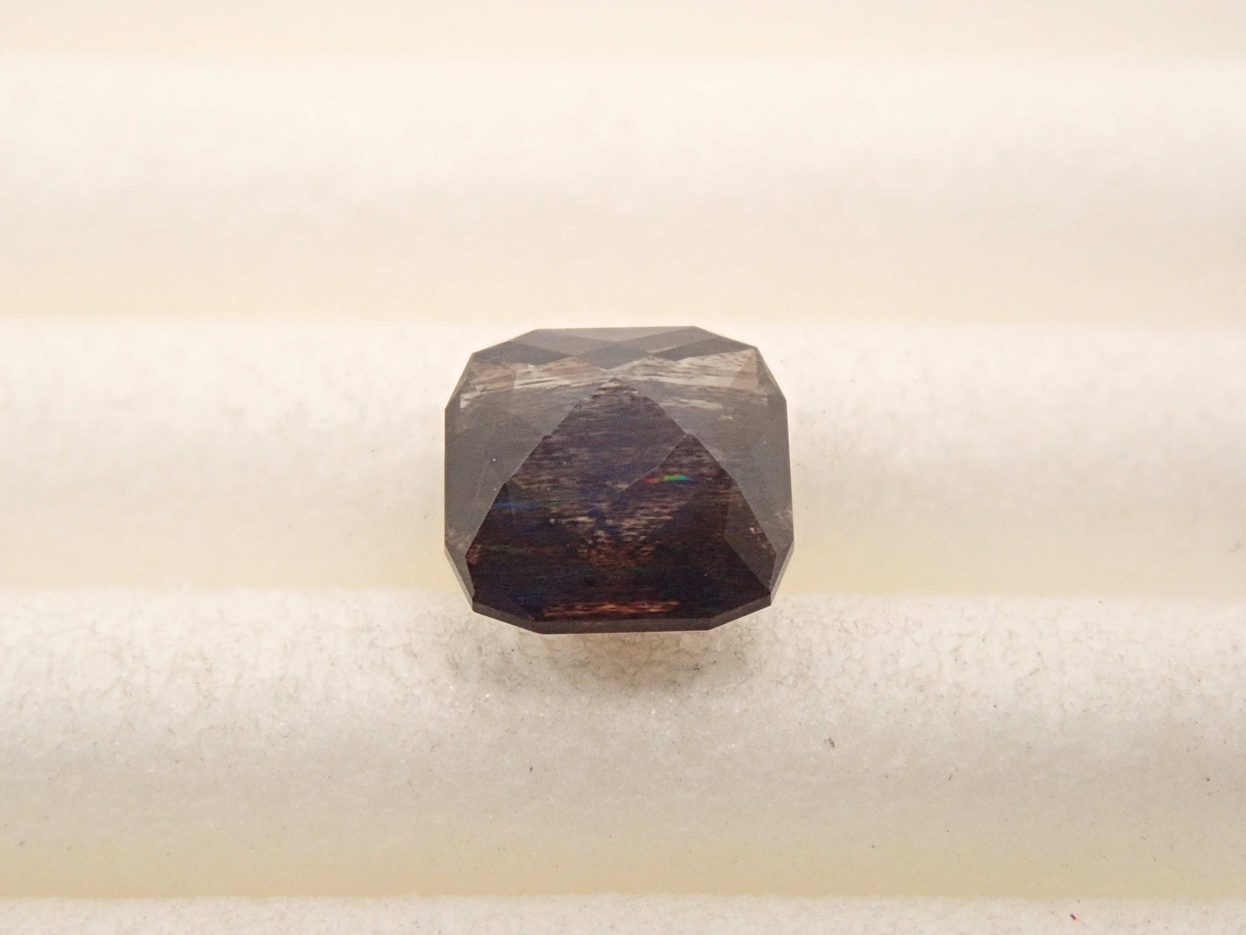 【12561280掲載】ブラジル産レインボースキャポライト 0.393ctルース