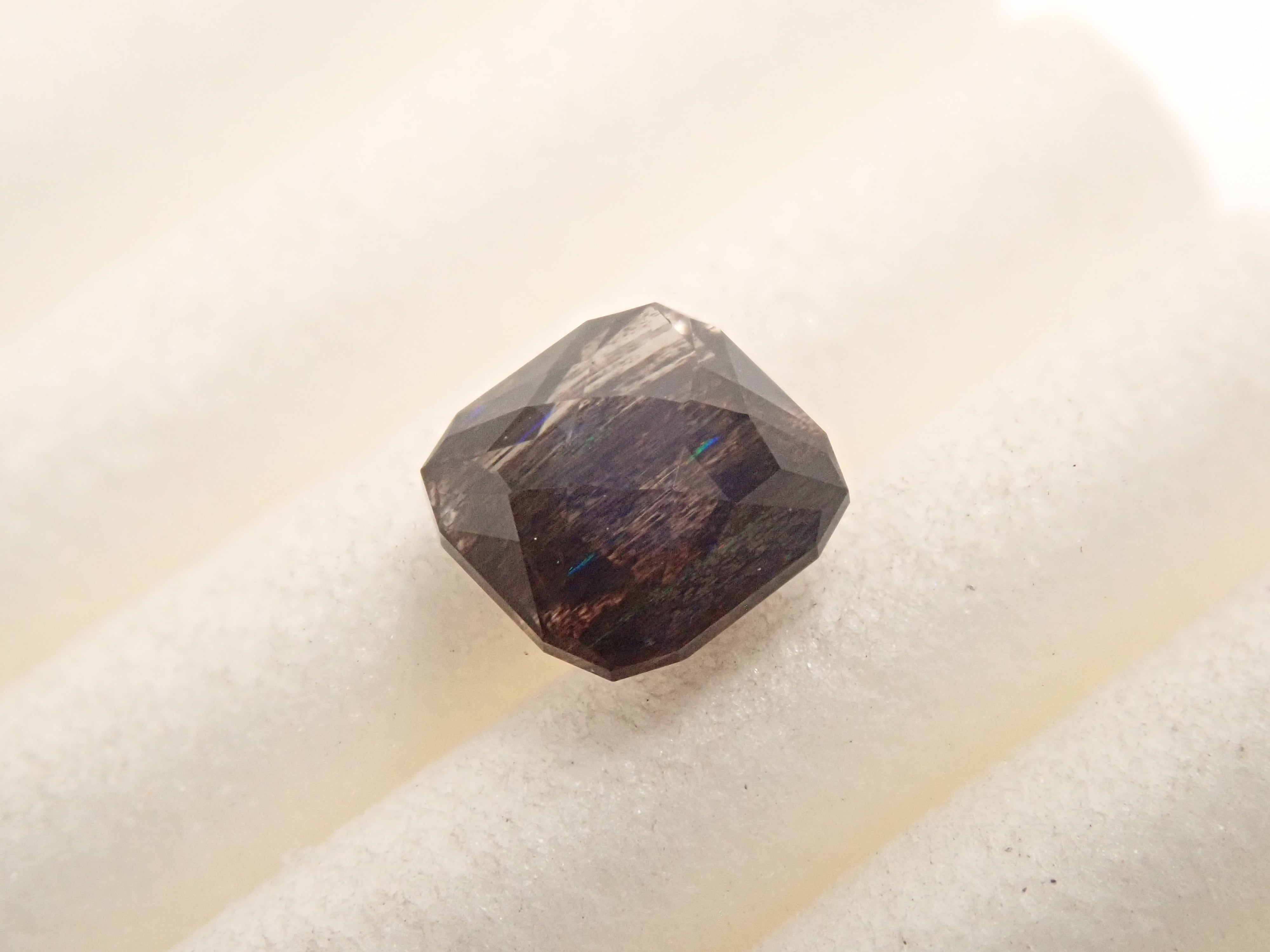 【12561280掲載】ブラジル産レインボースキャポライト 0.393ctルース